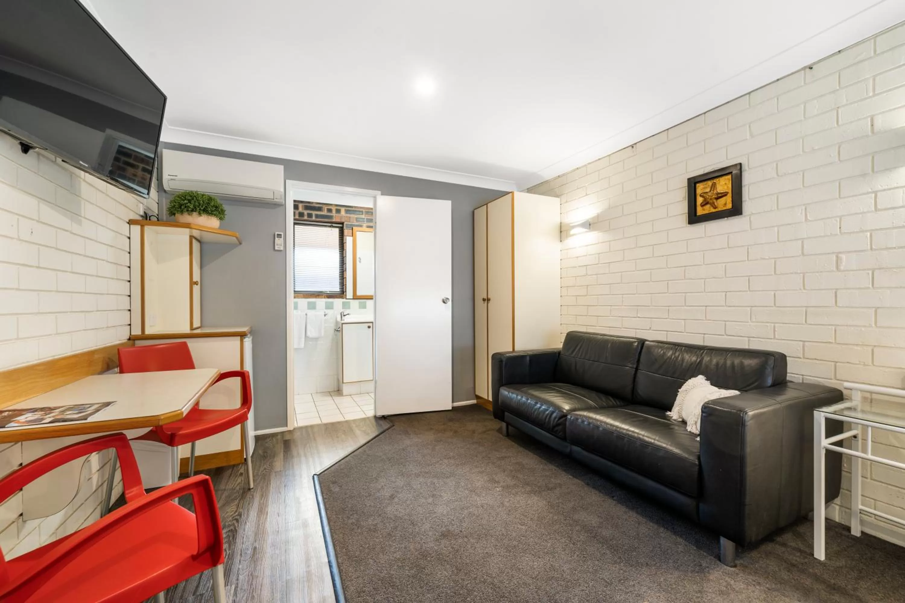 Photo of the whole room in Esk Wivenhoe Motor Inn