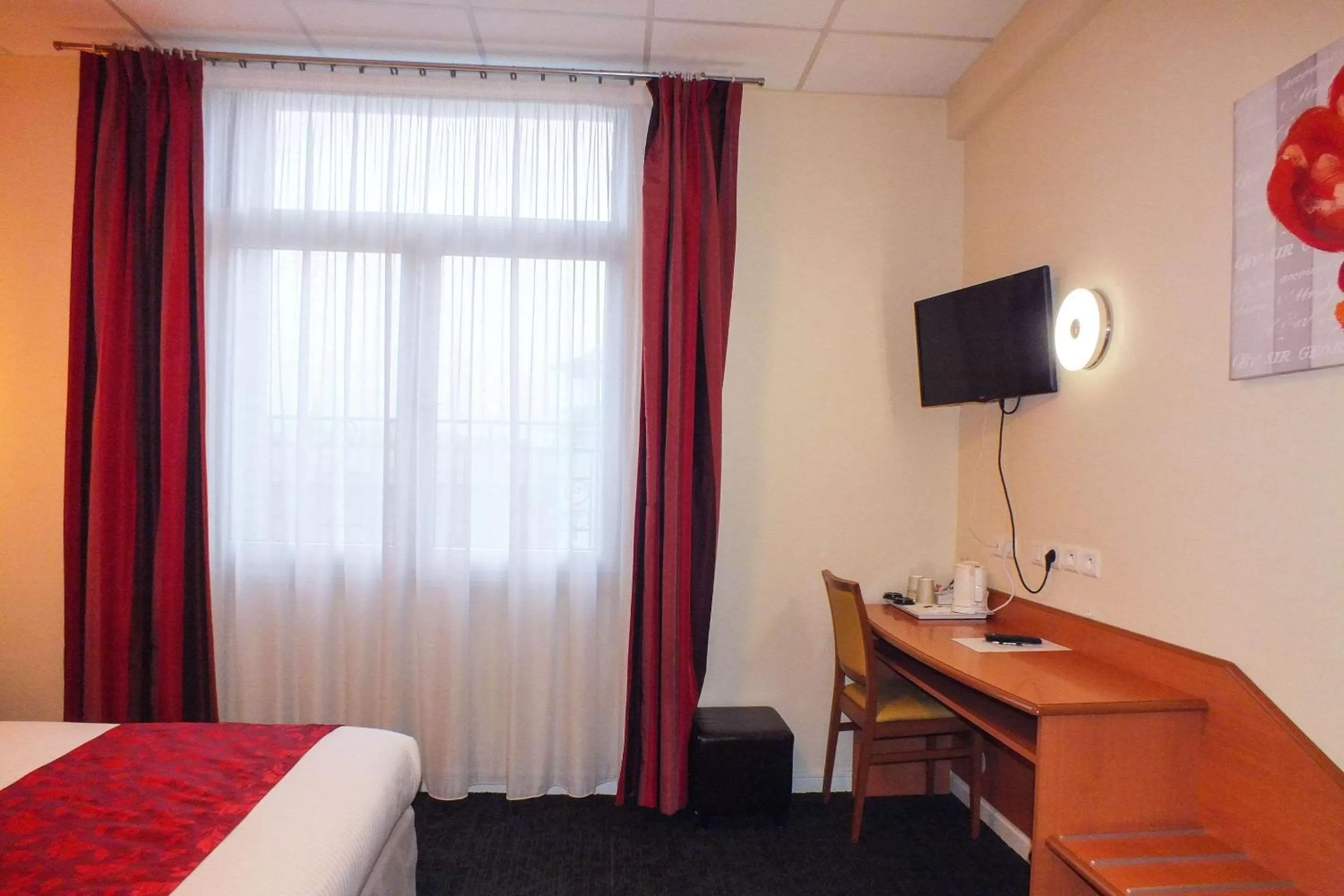 Photo of the whole room in Hotel Cecil Metz Gare