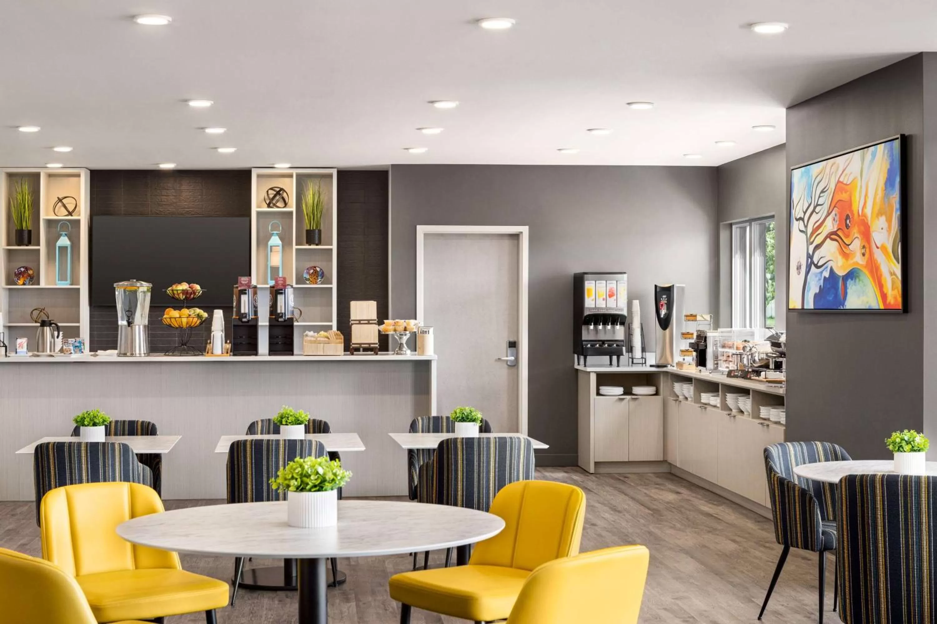 Lounge or bar in Microtel Inn & Suites Dorval QC