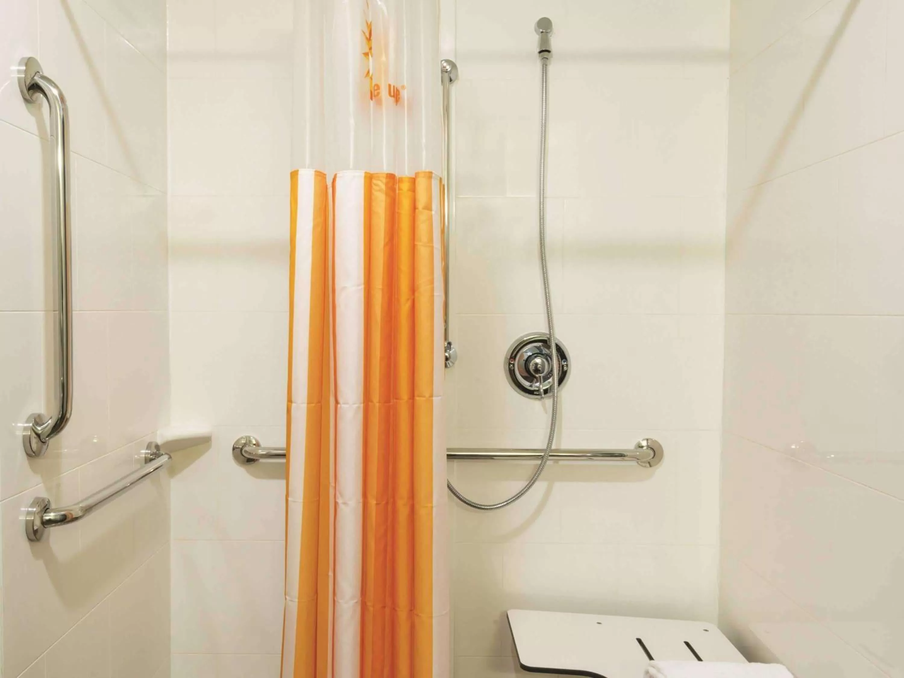 Photo of the whole room in La Quinta by Wyndham Lynchburg at Liberty Univ.