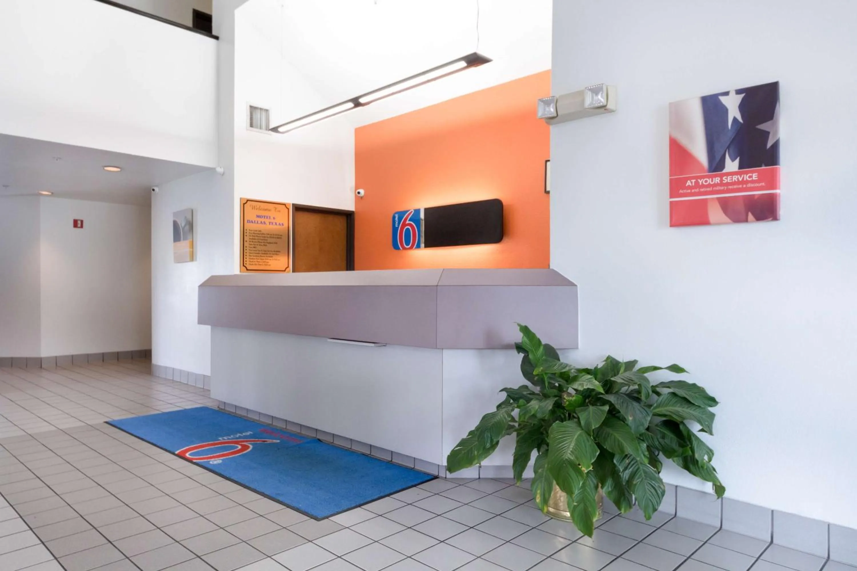 Lobby or reception in Motel 6-Dallas, TX - Northeast