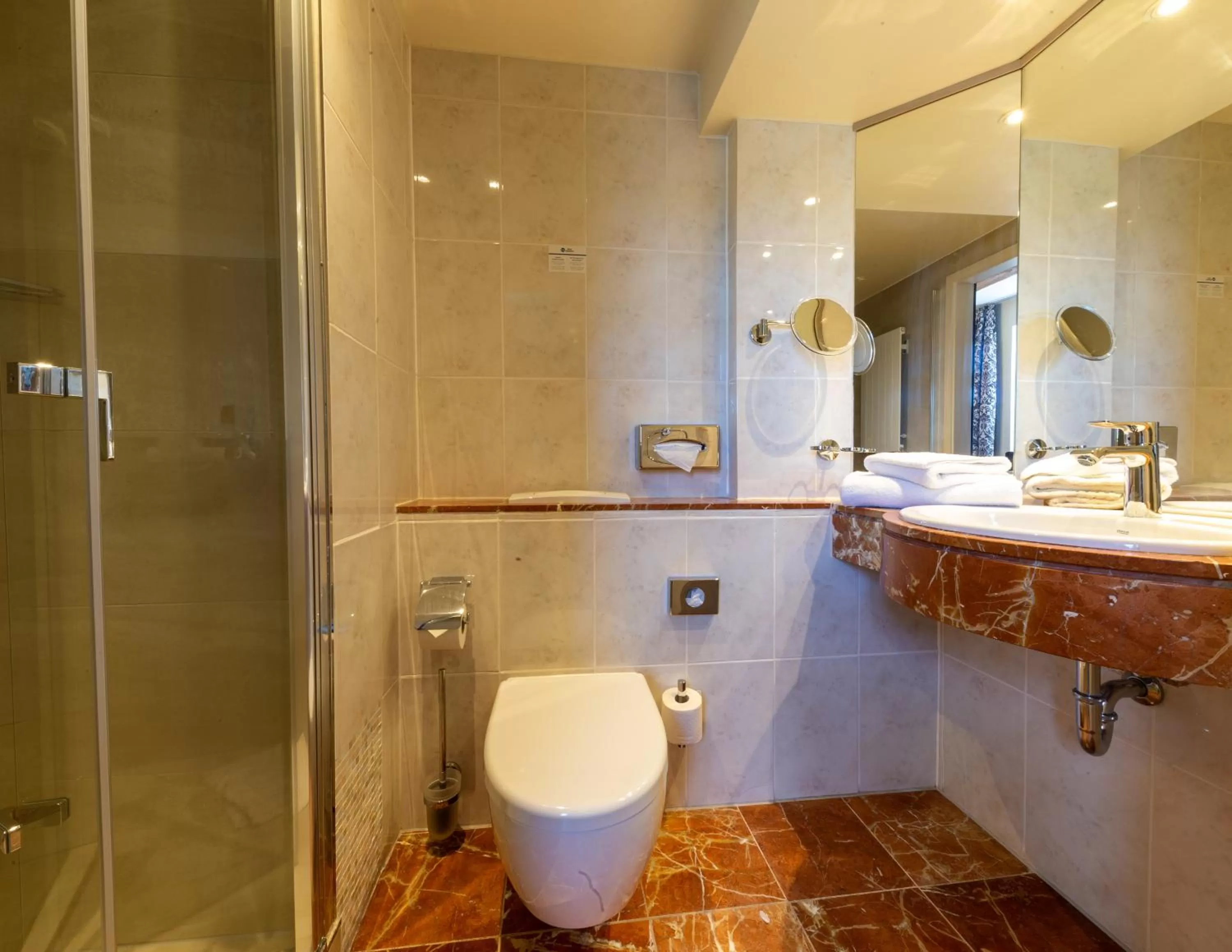 Shower in Best Western Hotel Schlossmühle Quedlinburg