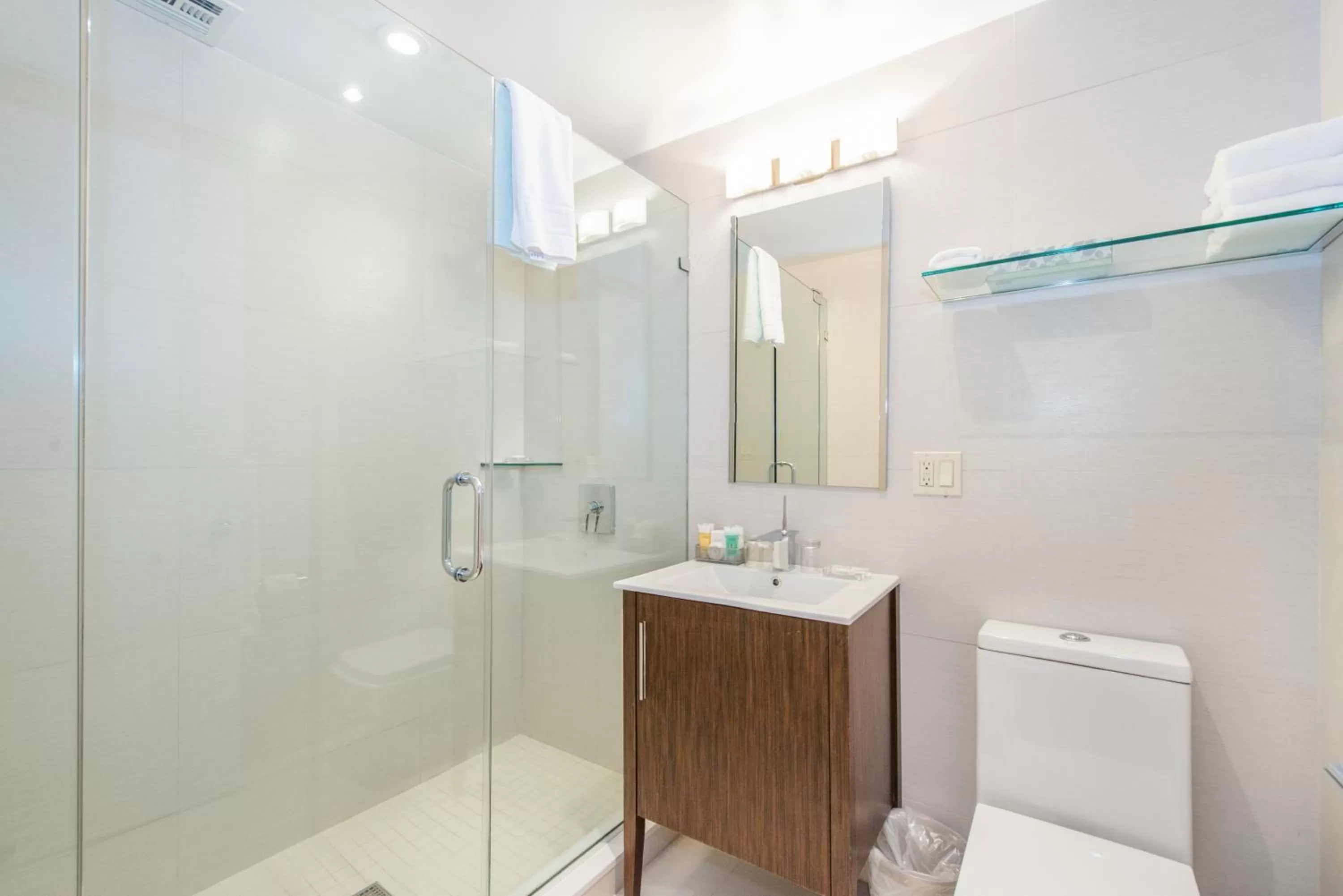 Bathroom in Lombardy Hotel