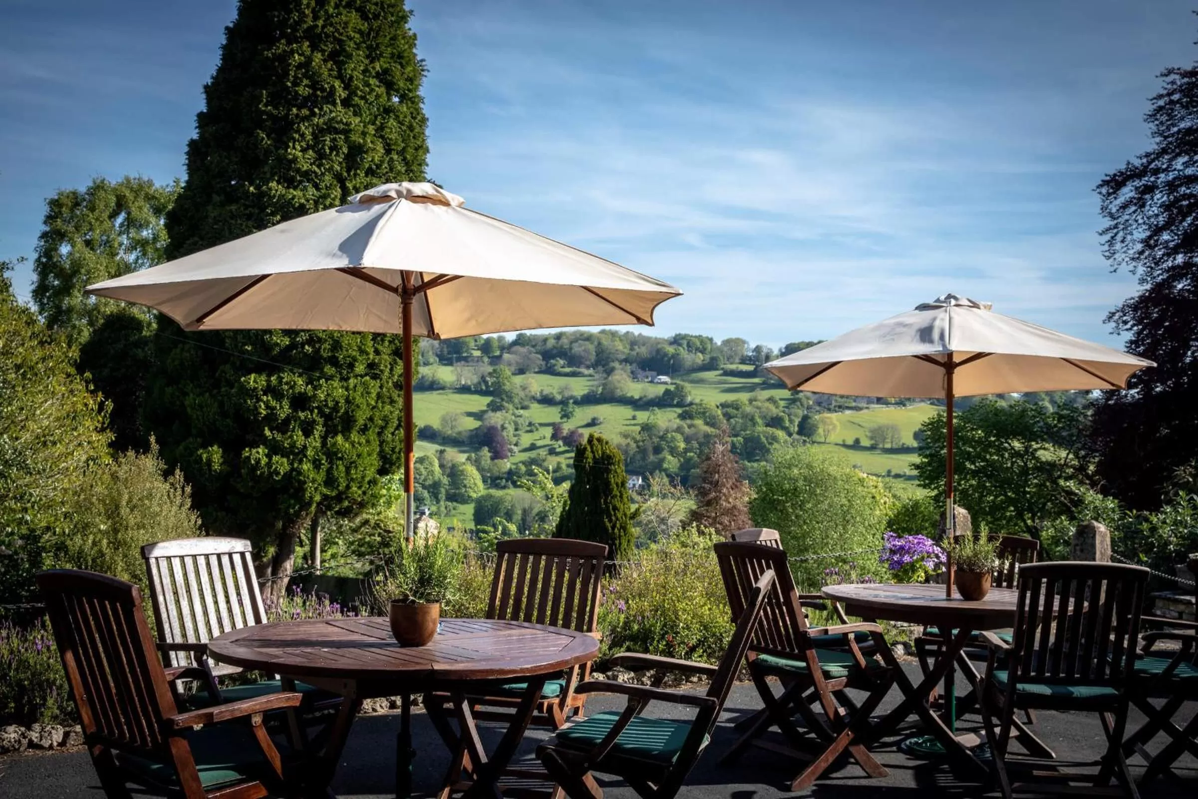 Restaurant/places to eat in Burleigh Court Hotel