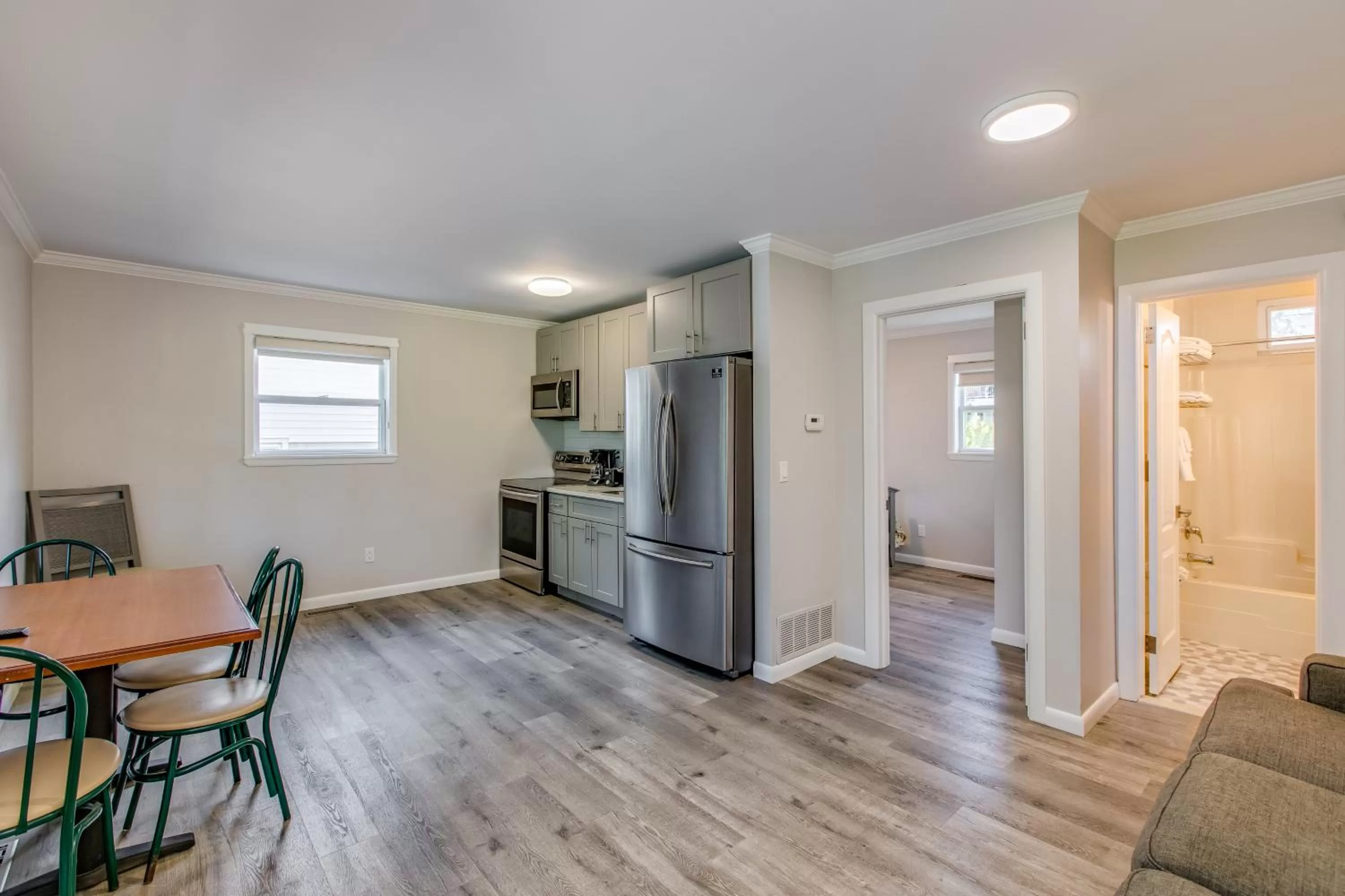 Kitchen/Kitchenette in Colonial Shores Resort
