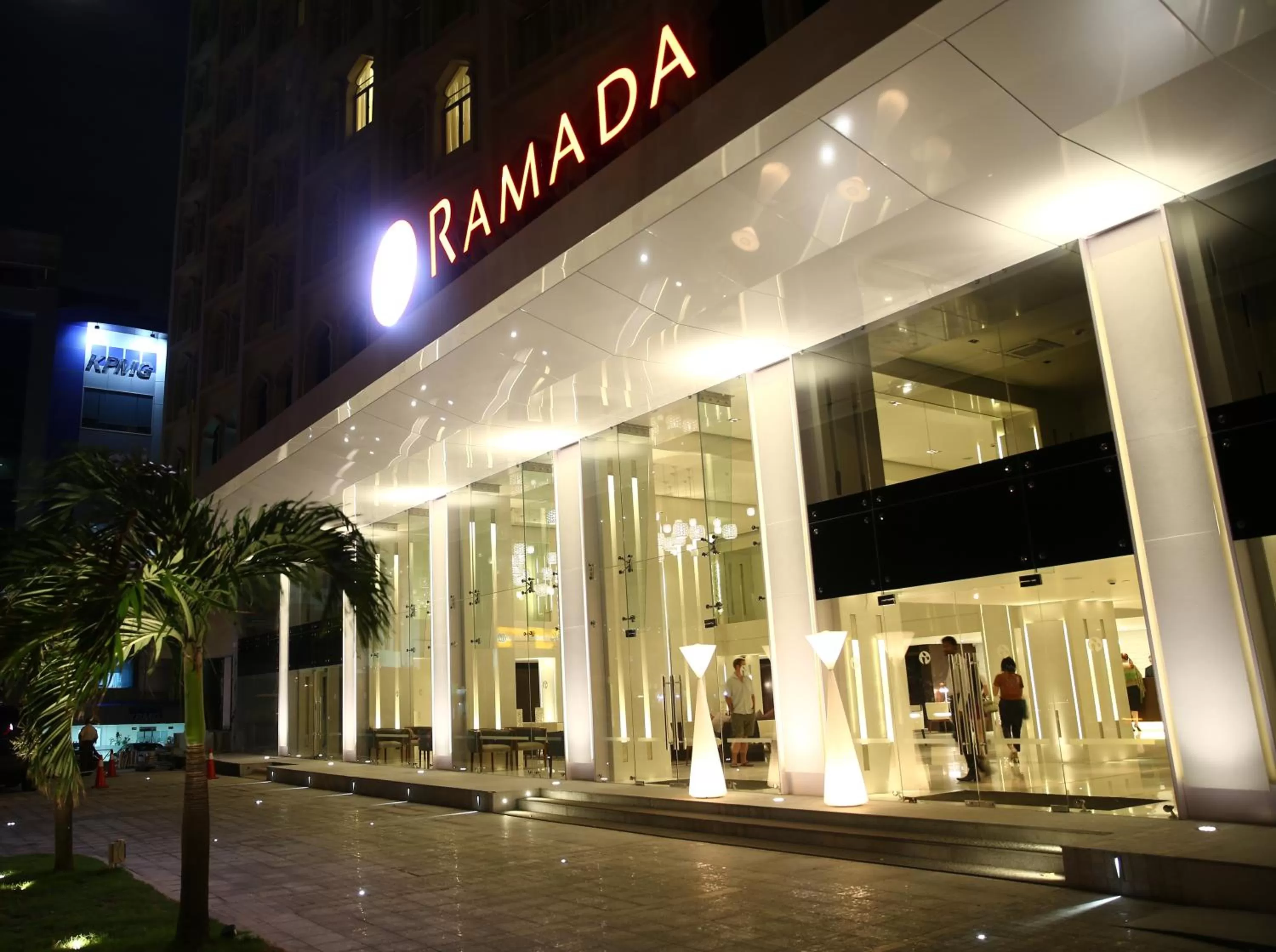 Facade/entrance in Ramada Colombo