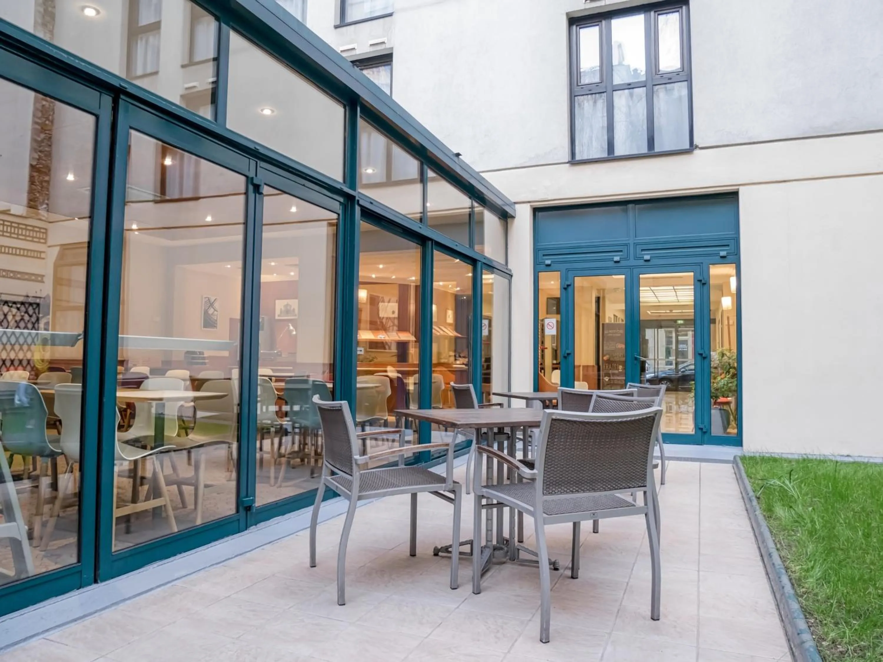 Garden in ibis Paris Bastille Faubourg St Antoine