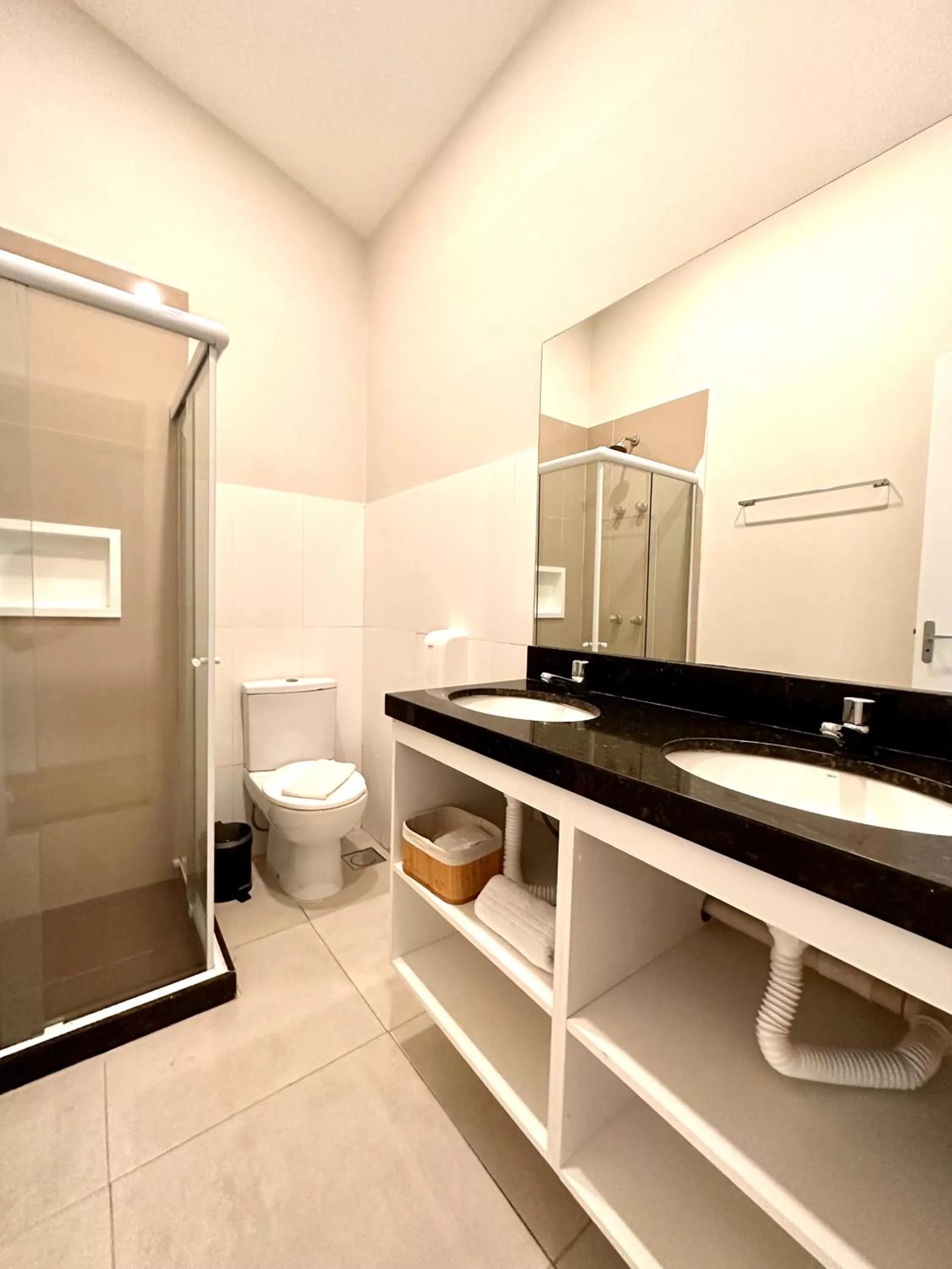 Bathroom in Injoy Suítes & Aparts