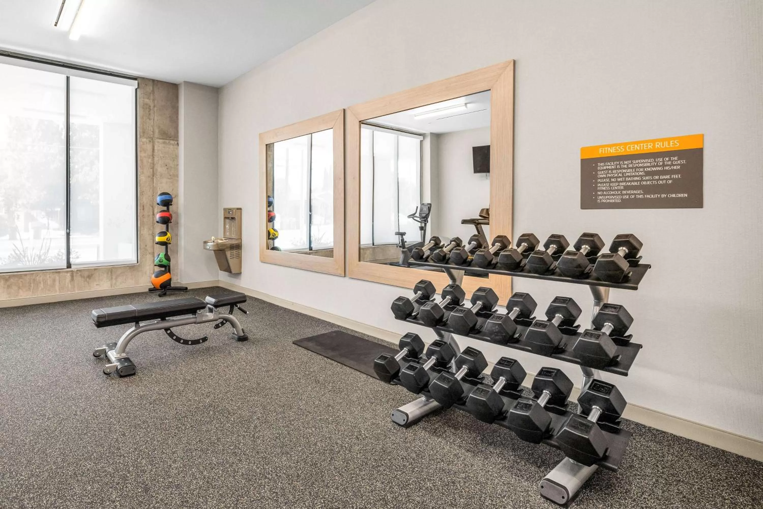Fitness centre/facilities in La Quinta Inn & Suites by Wyndham San Jose Airport-Downtown