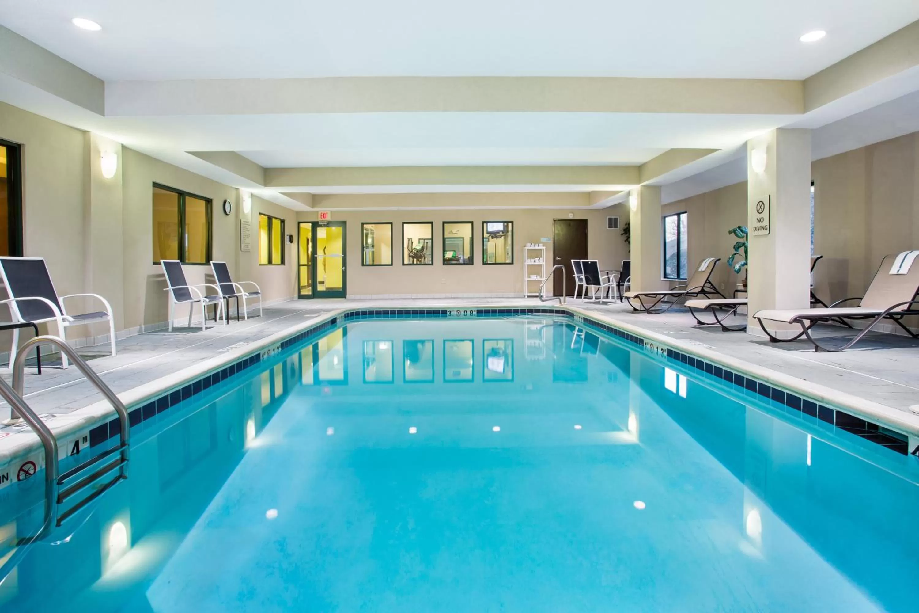Swimming pool in Holiday Inn Express & Suites Tell City by IHG