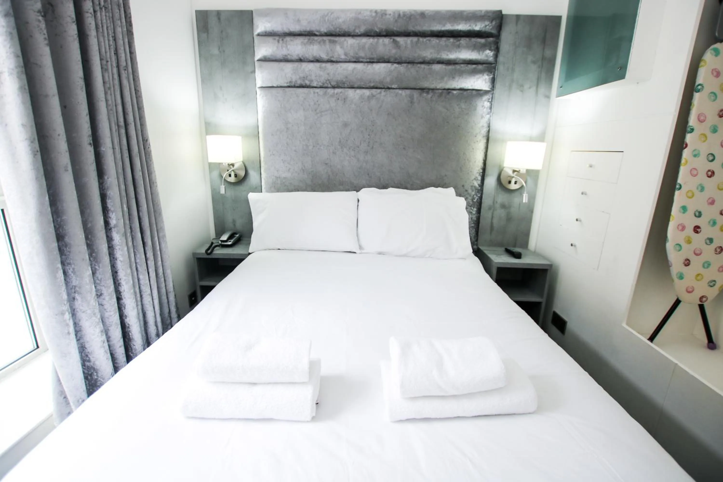 Bed in Brunswick Merchant City Hotel