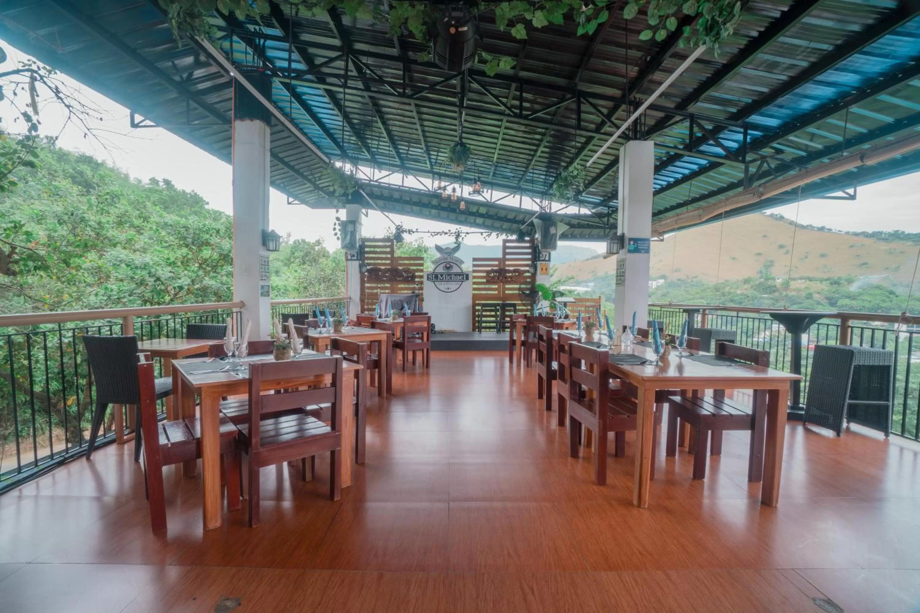 Restaurant/places to eat in Skylodge Resort