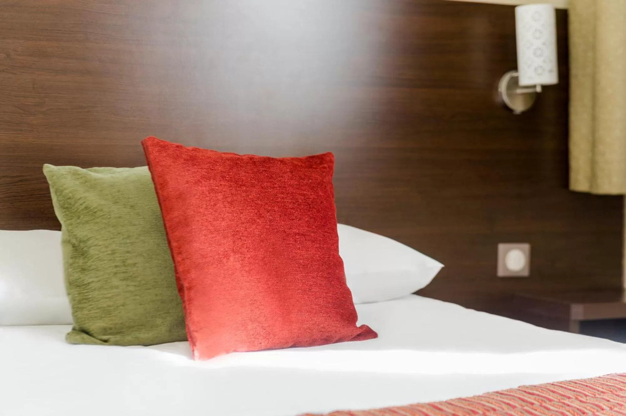 Bed in The Originals City, Hôtel Paris Sud, Orly-Draveil