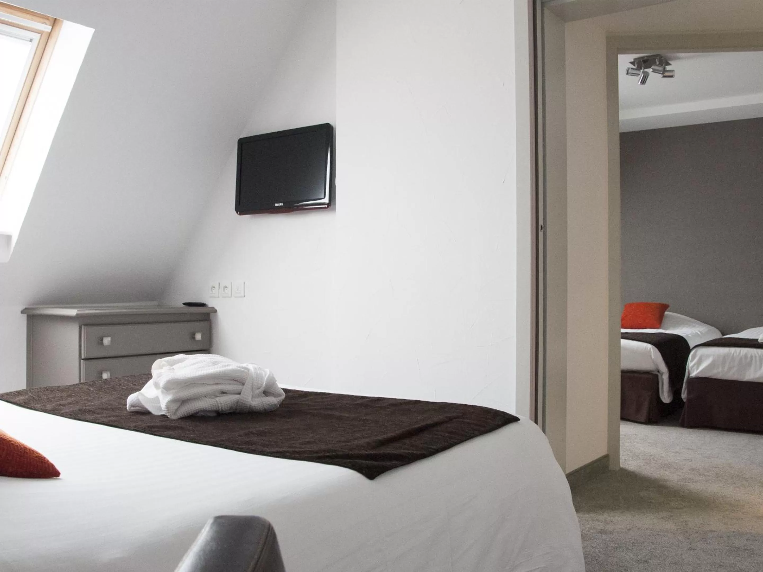 Photo of the whole room, Bed in Hotel Restaurant & Spa Verte Vallée