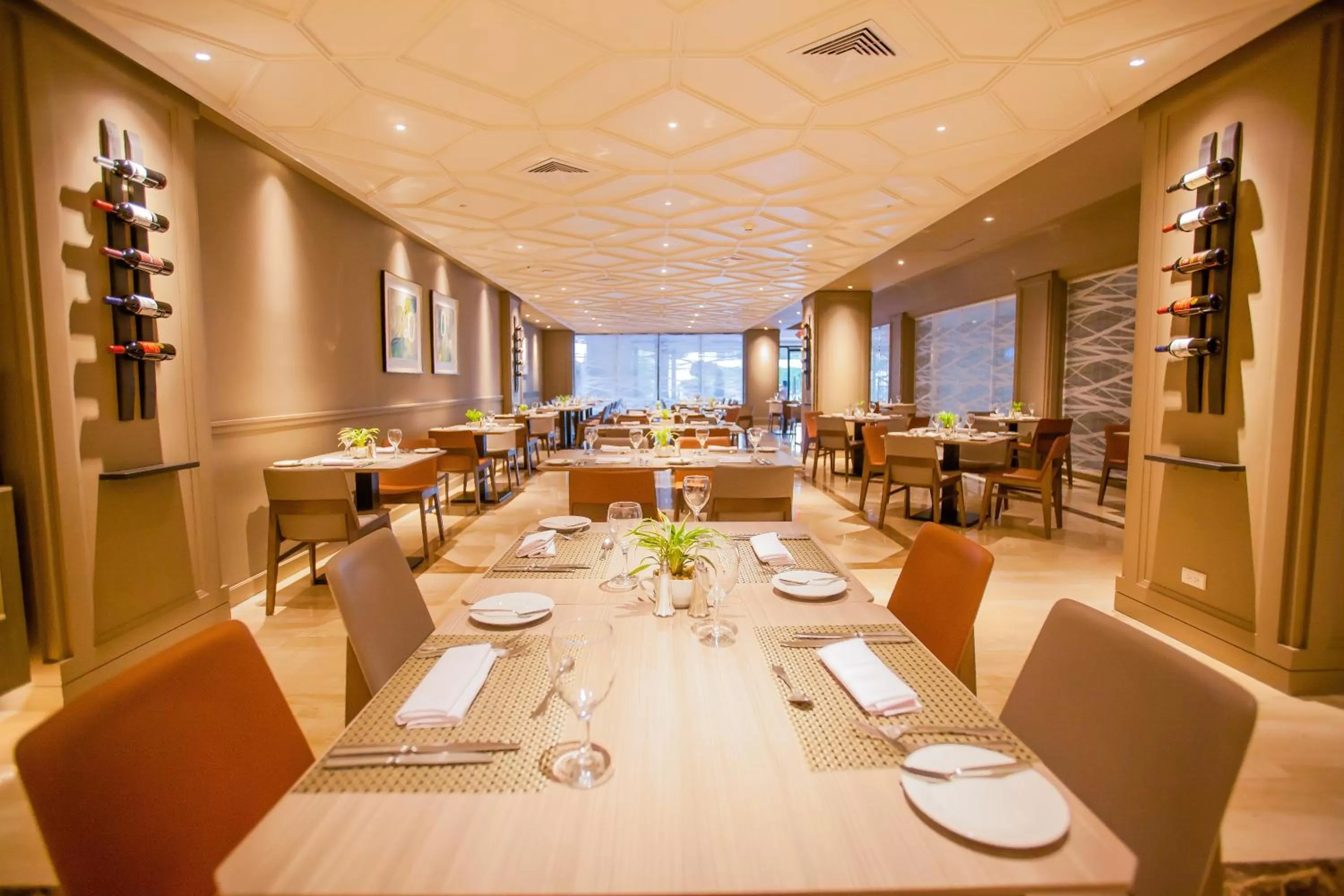 Restaurant/places to eat in Crowne Plaza Managua by IHG
