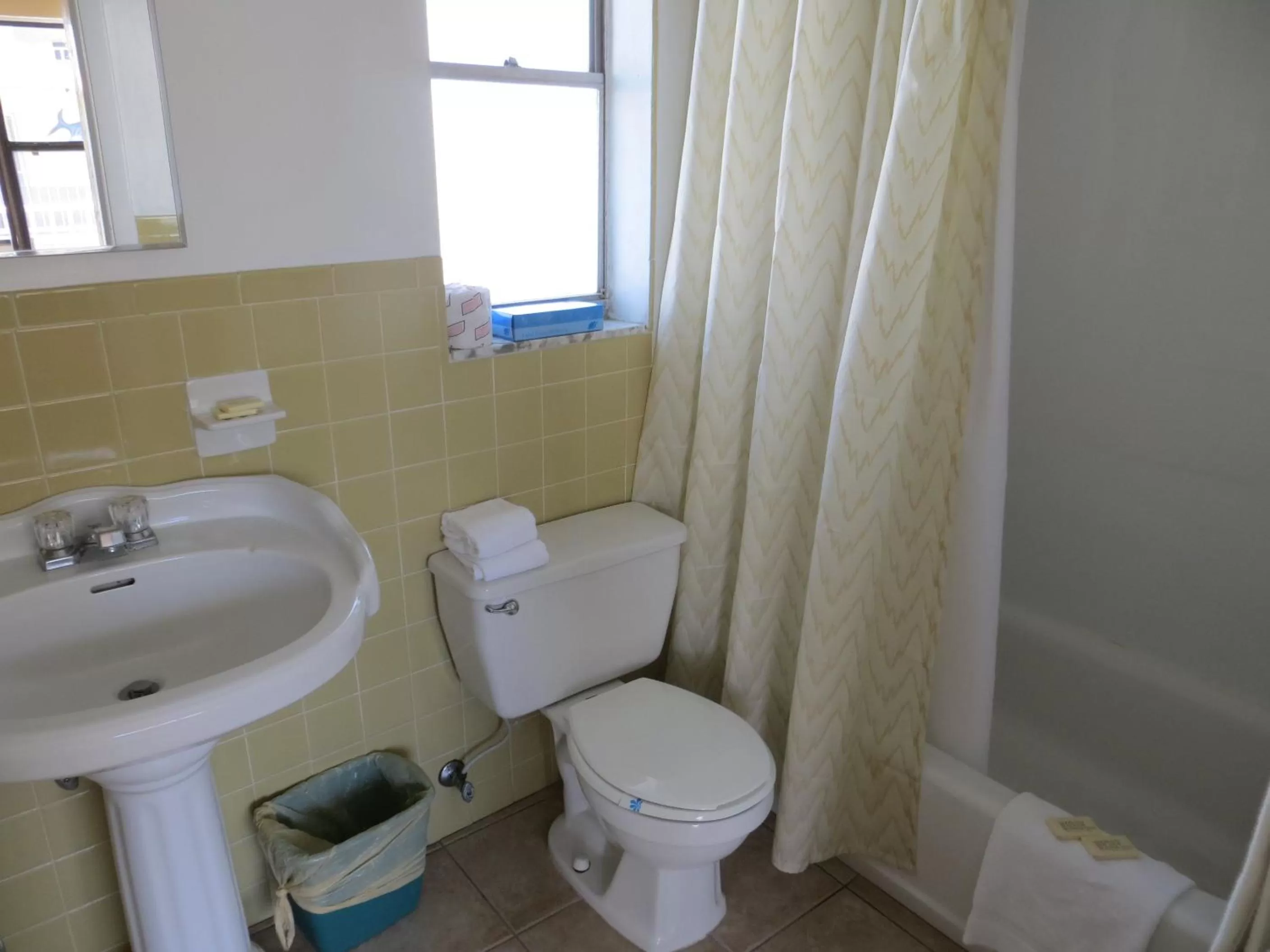 Bathroom in Sand Castle Motel