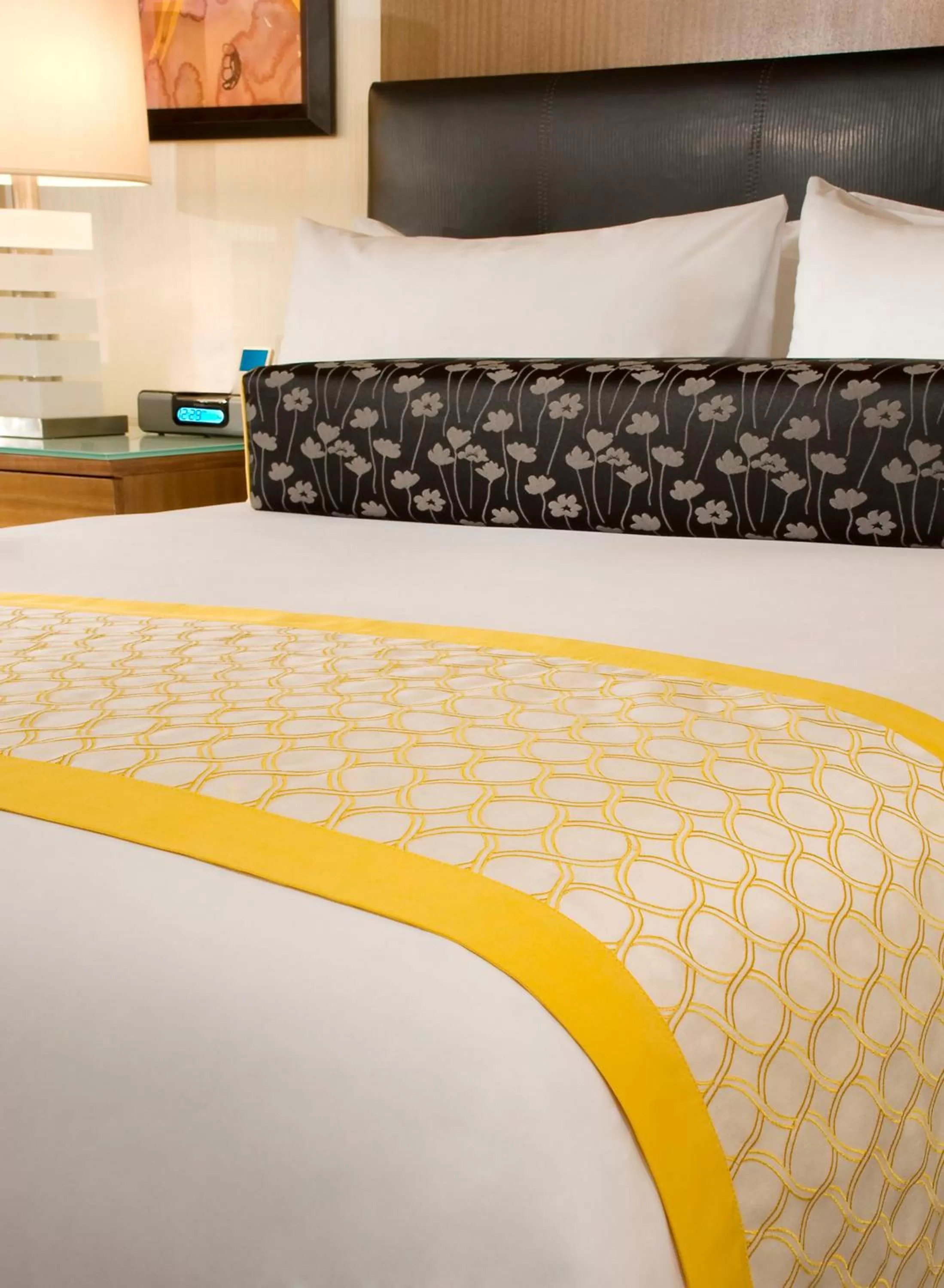 Photo of the whole room, Bed in The Mirage