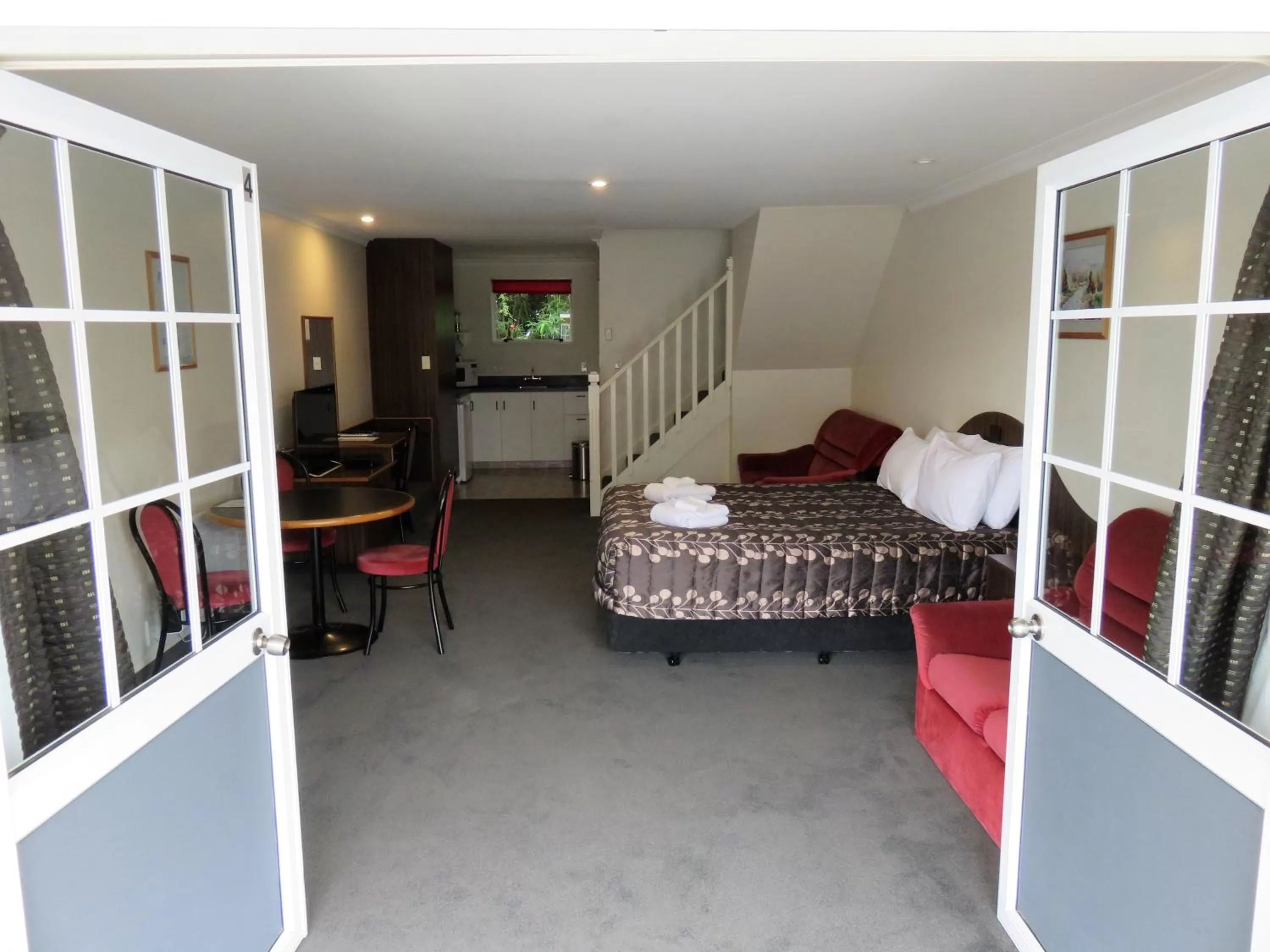 Coffee/tea facilities, Bed in Admirals Motor Lodge