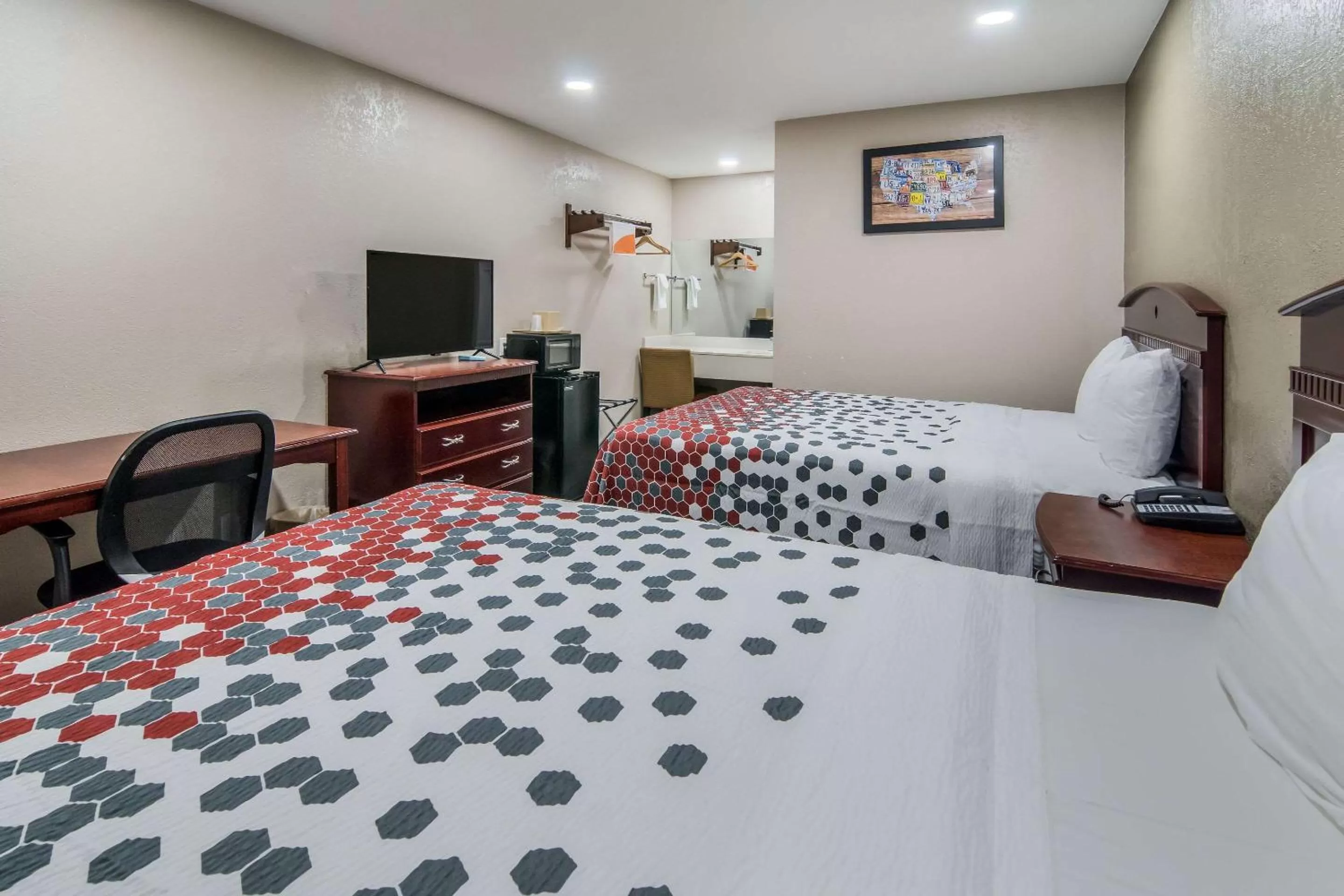 Bedroom, Bed in Econo Lodge Waco North I-35