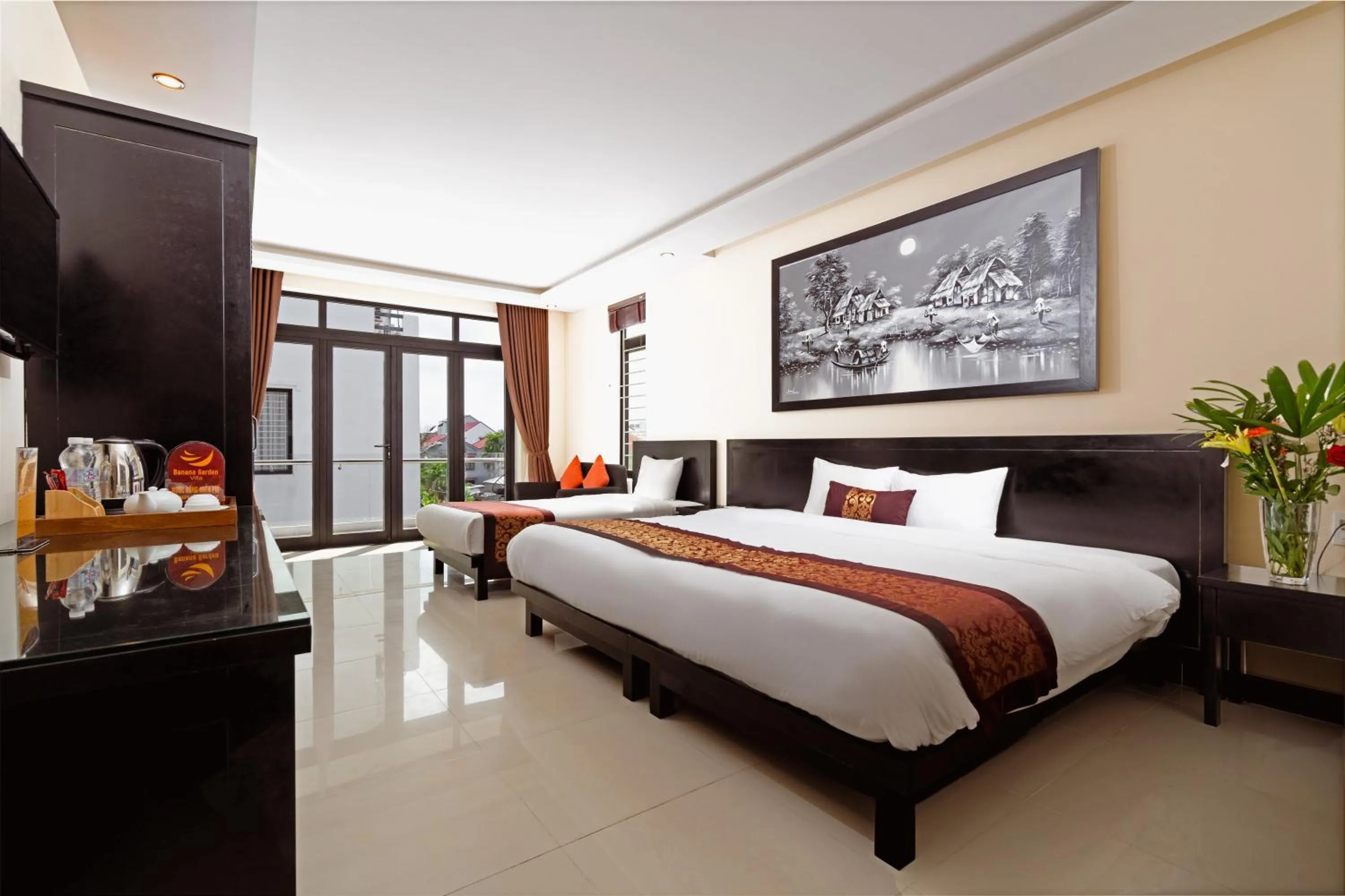 Family Room with Bathtub in Banana Garden Villa