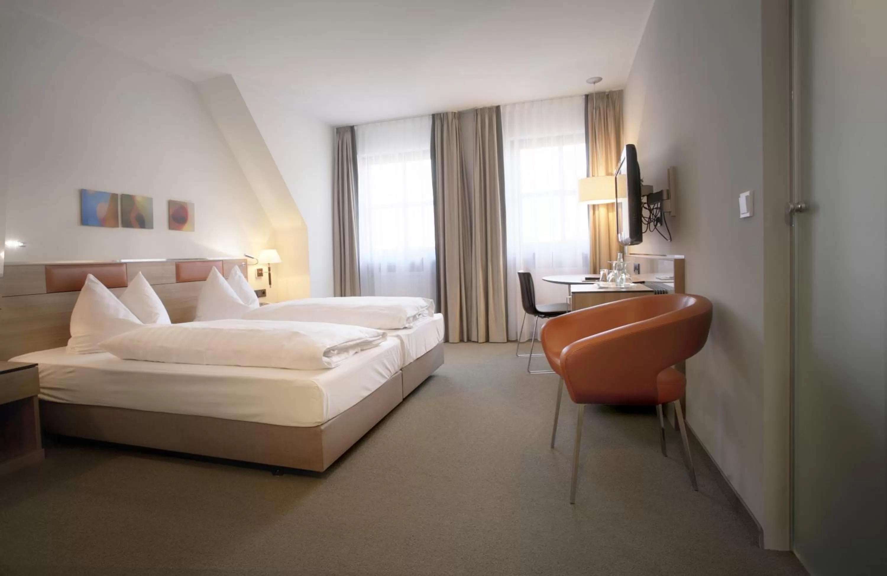 Photo of the whole room, Bed in Hotel am Jakobsmarkt