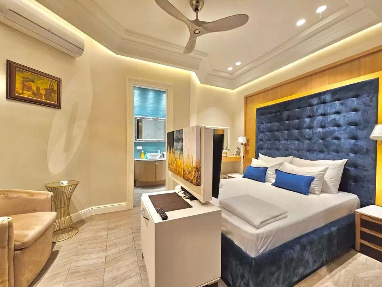 King Room with Mountain View in Apartments PERLA Budva King Room with Mountain View in Apartments PERLA Budva