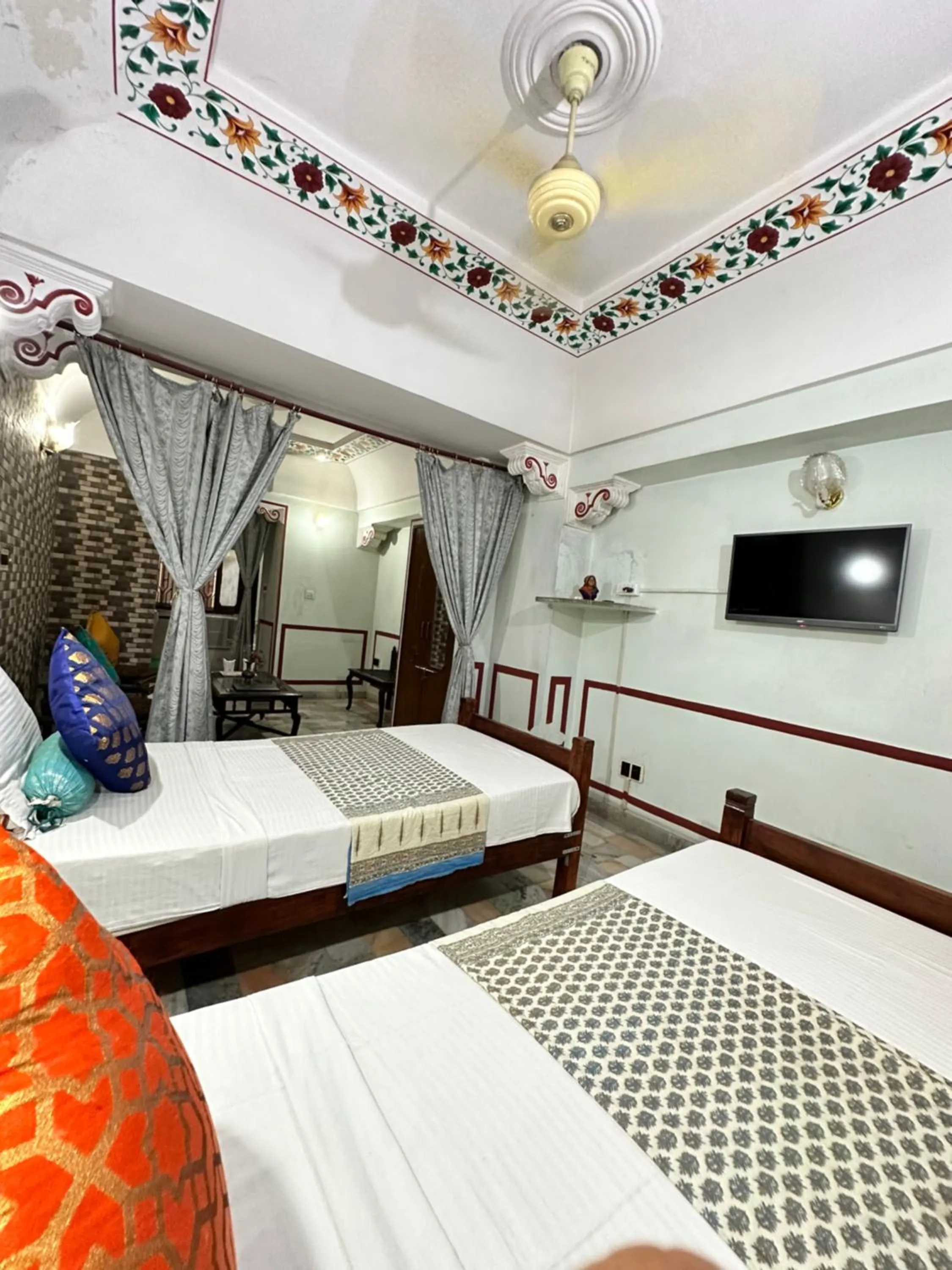 Bed in Rawla Mrignayani Palace