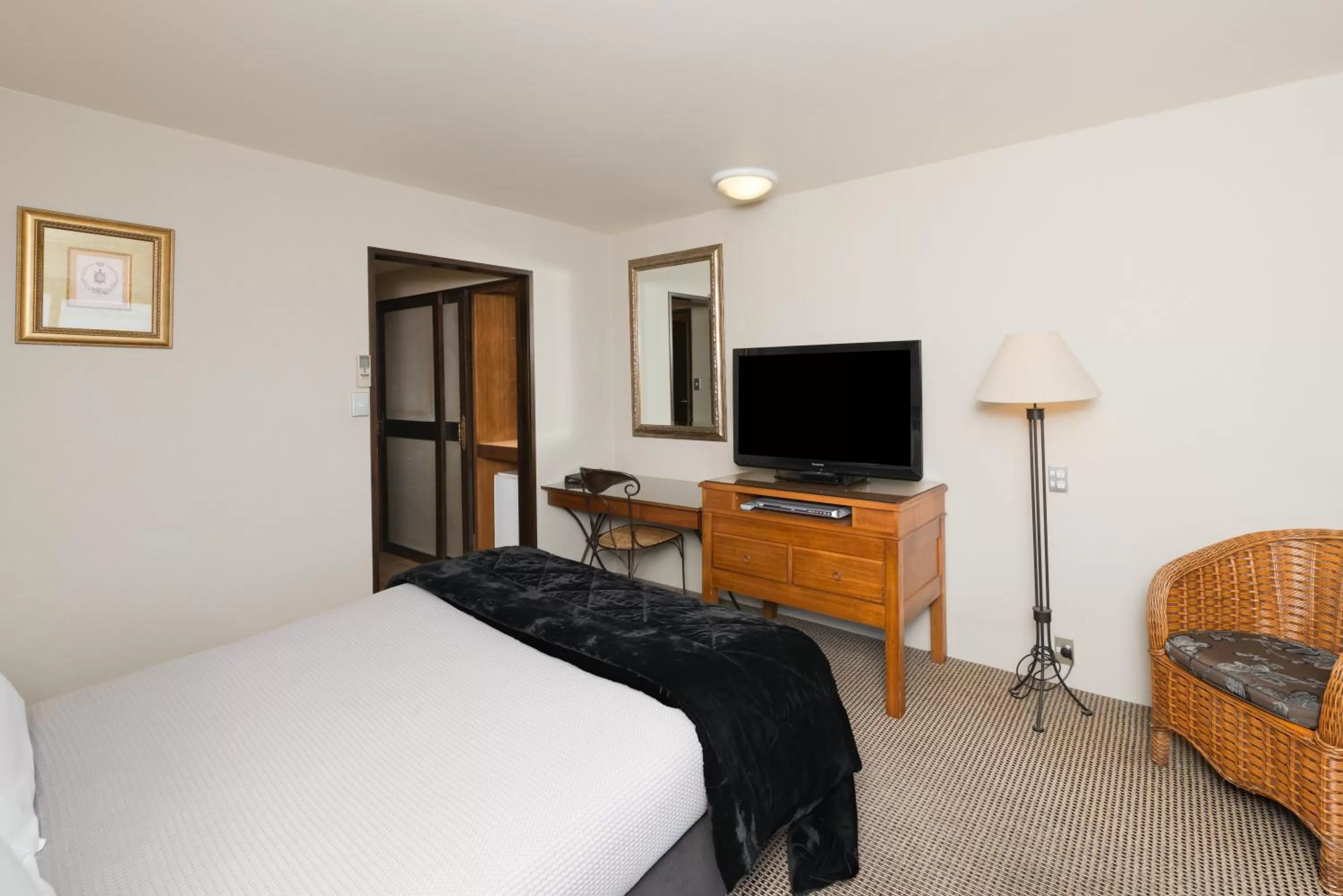 TV and multimedia, Bed in Millennium Hotel & Resort Manuels Taupo