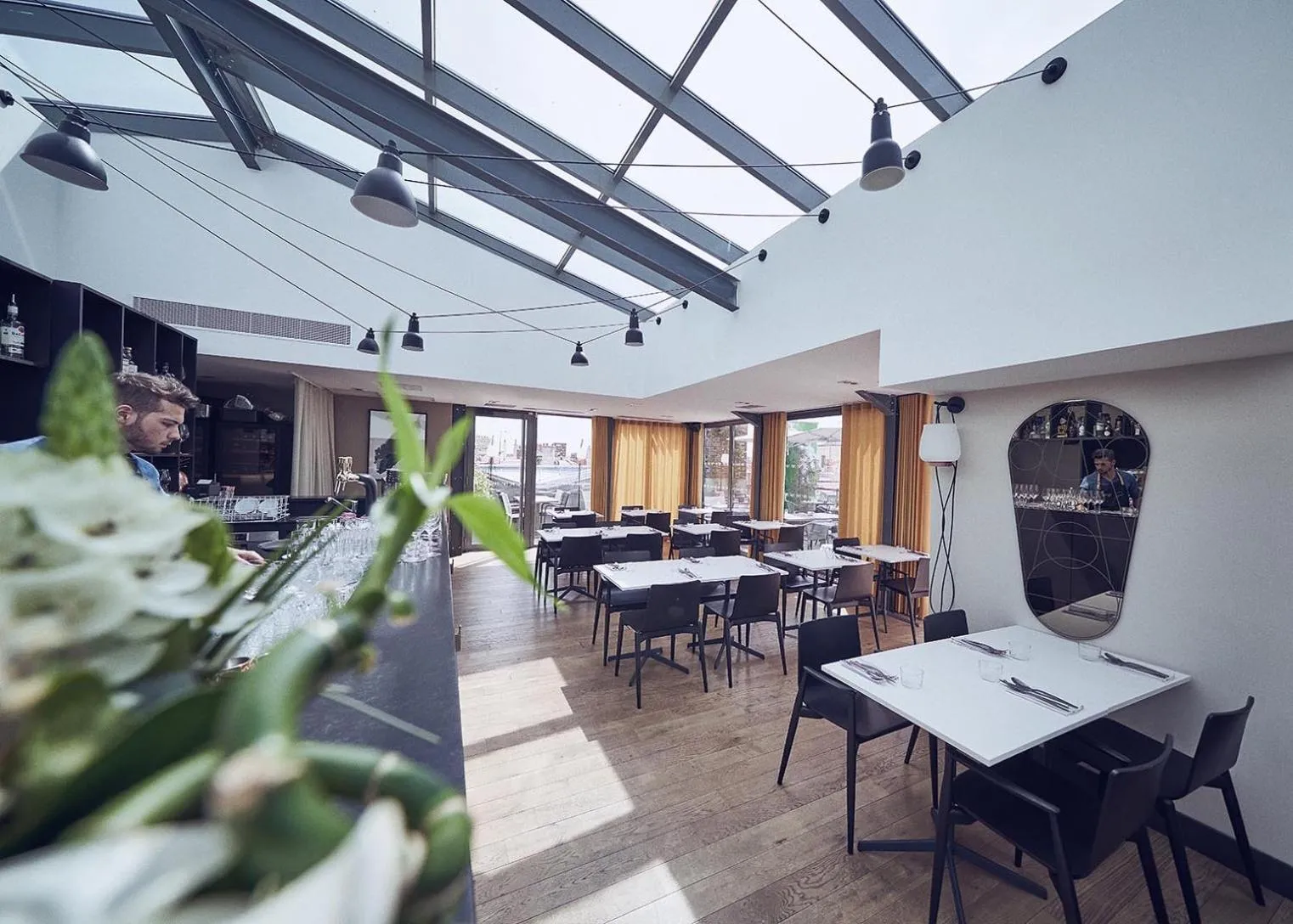 Restaurant/places to eat in Maison Nô - Hôtel et Rooftop