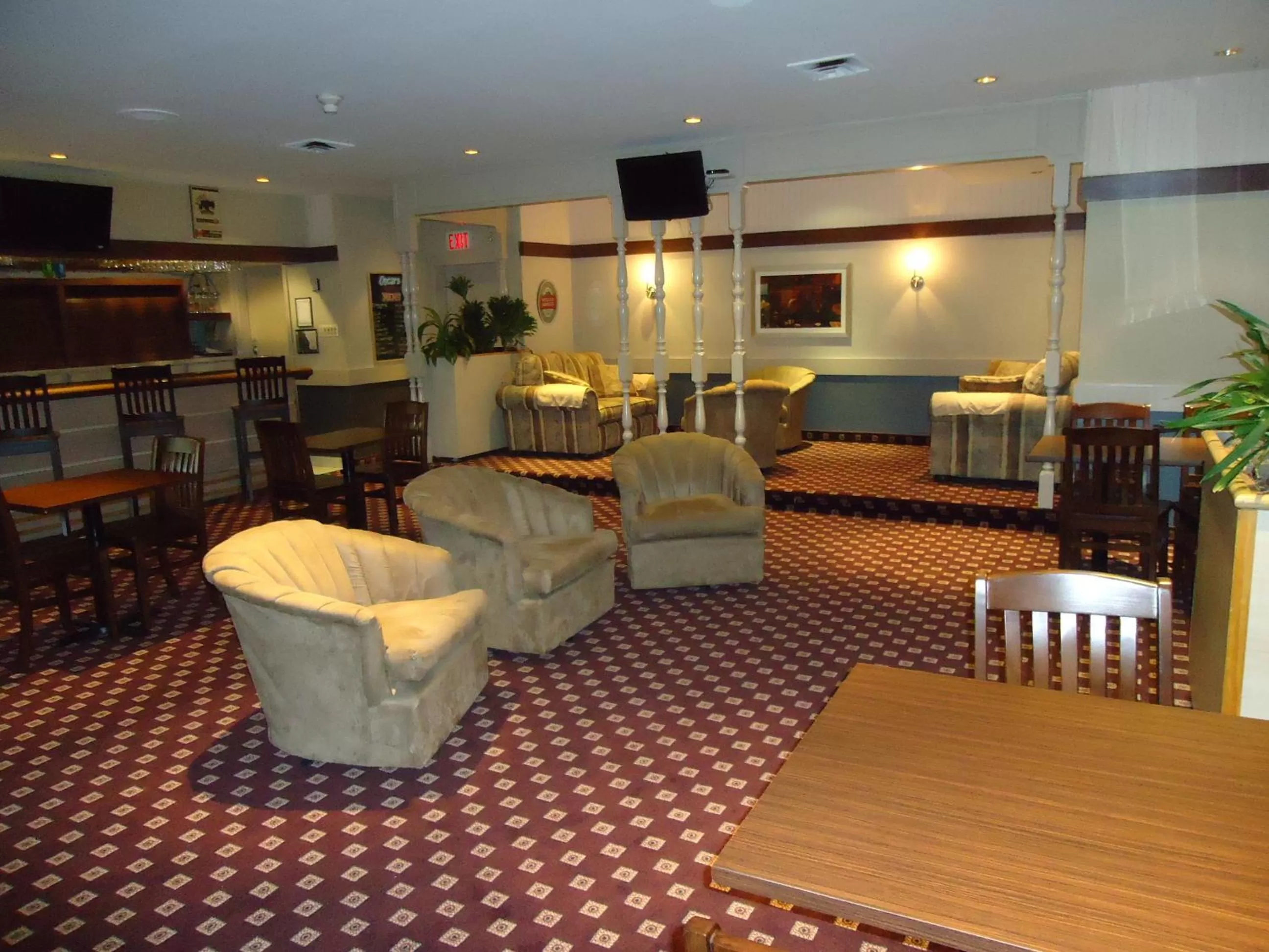 Restaurant/places to eat in Ramada by Wyndham Trenton