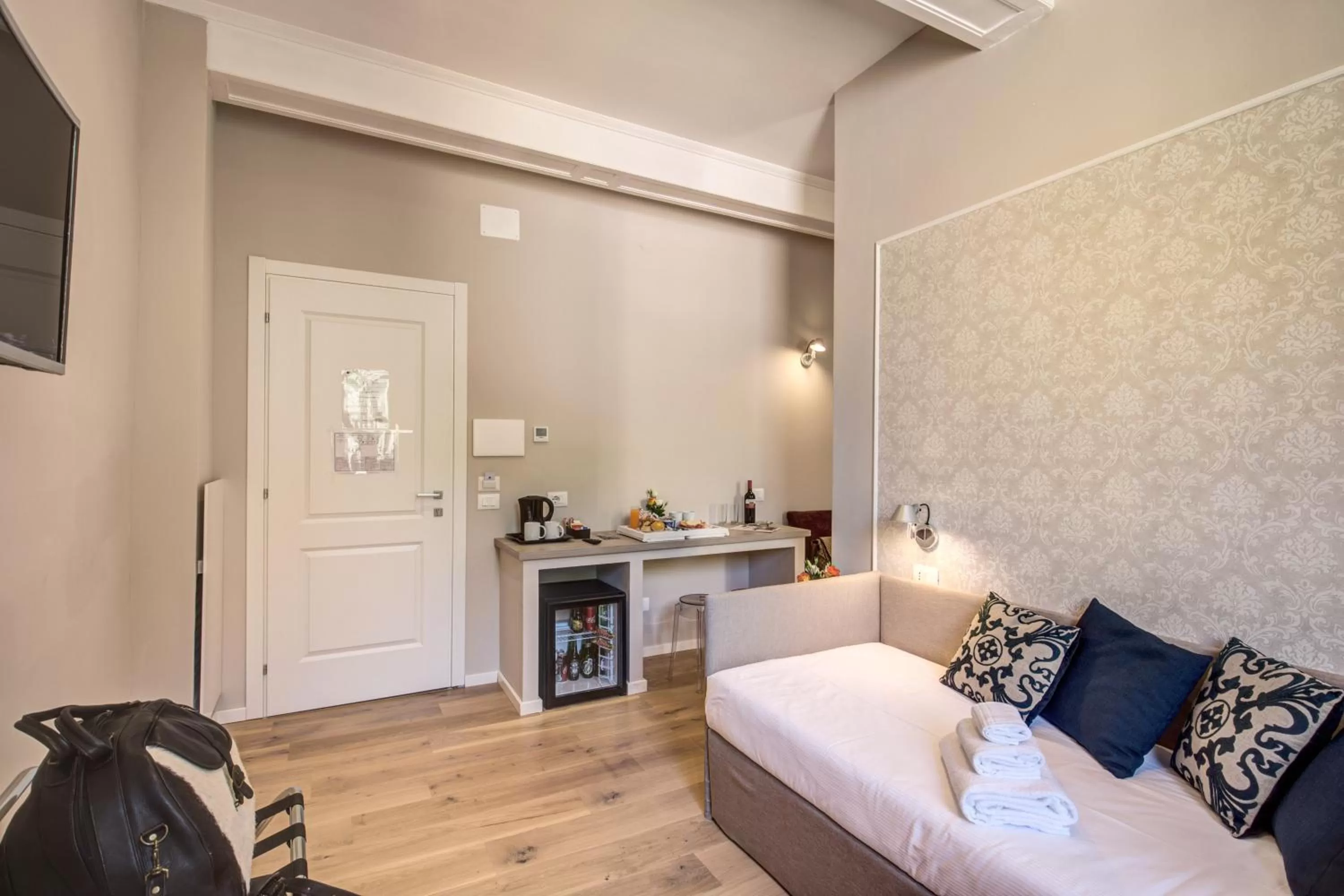 Decorative detail, Bed in The Spanish Suite Via di Ripetta