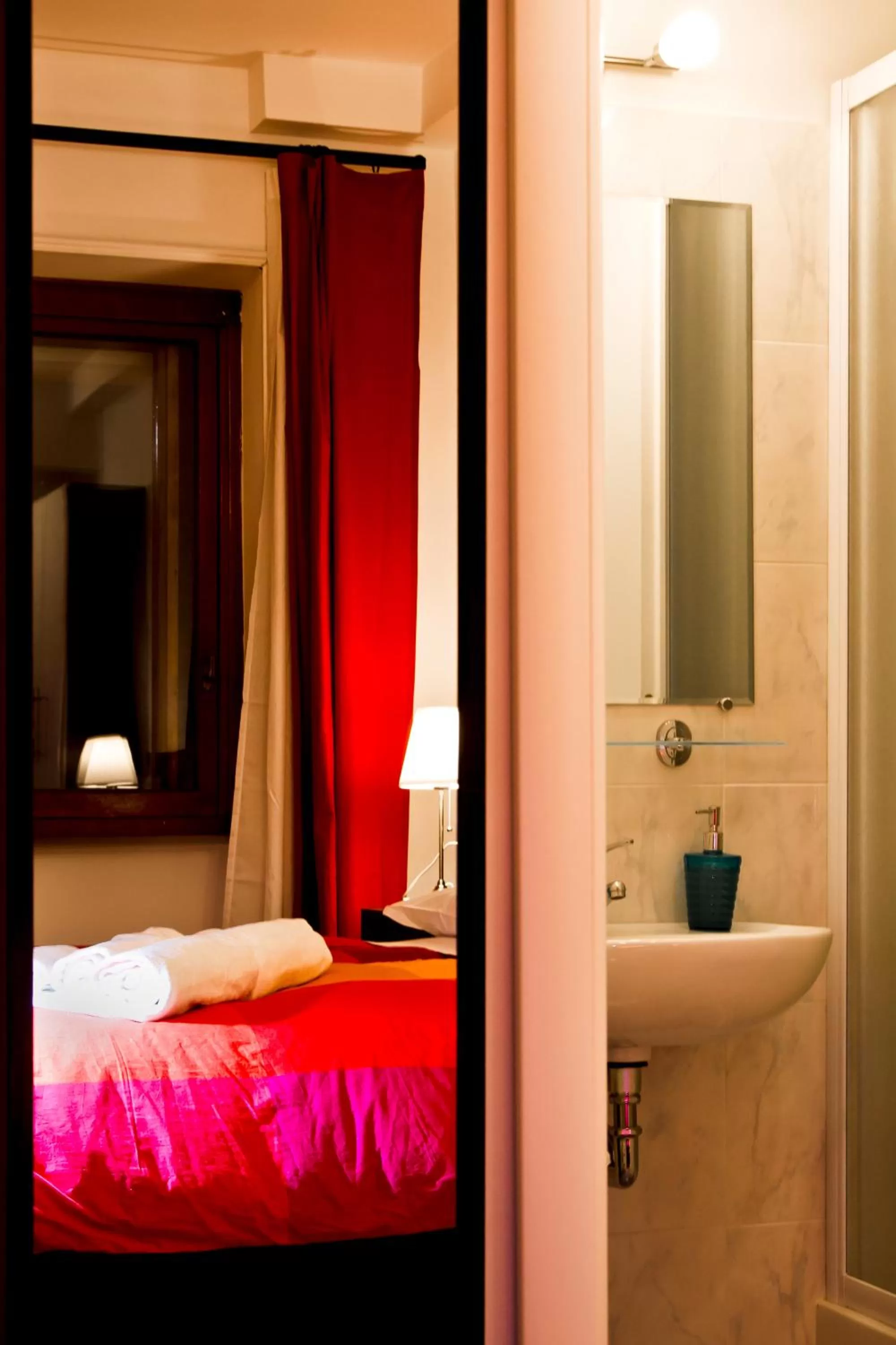 Bathroom, Bed in Vatican Paradise