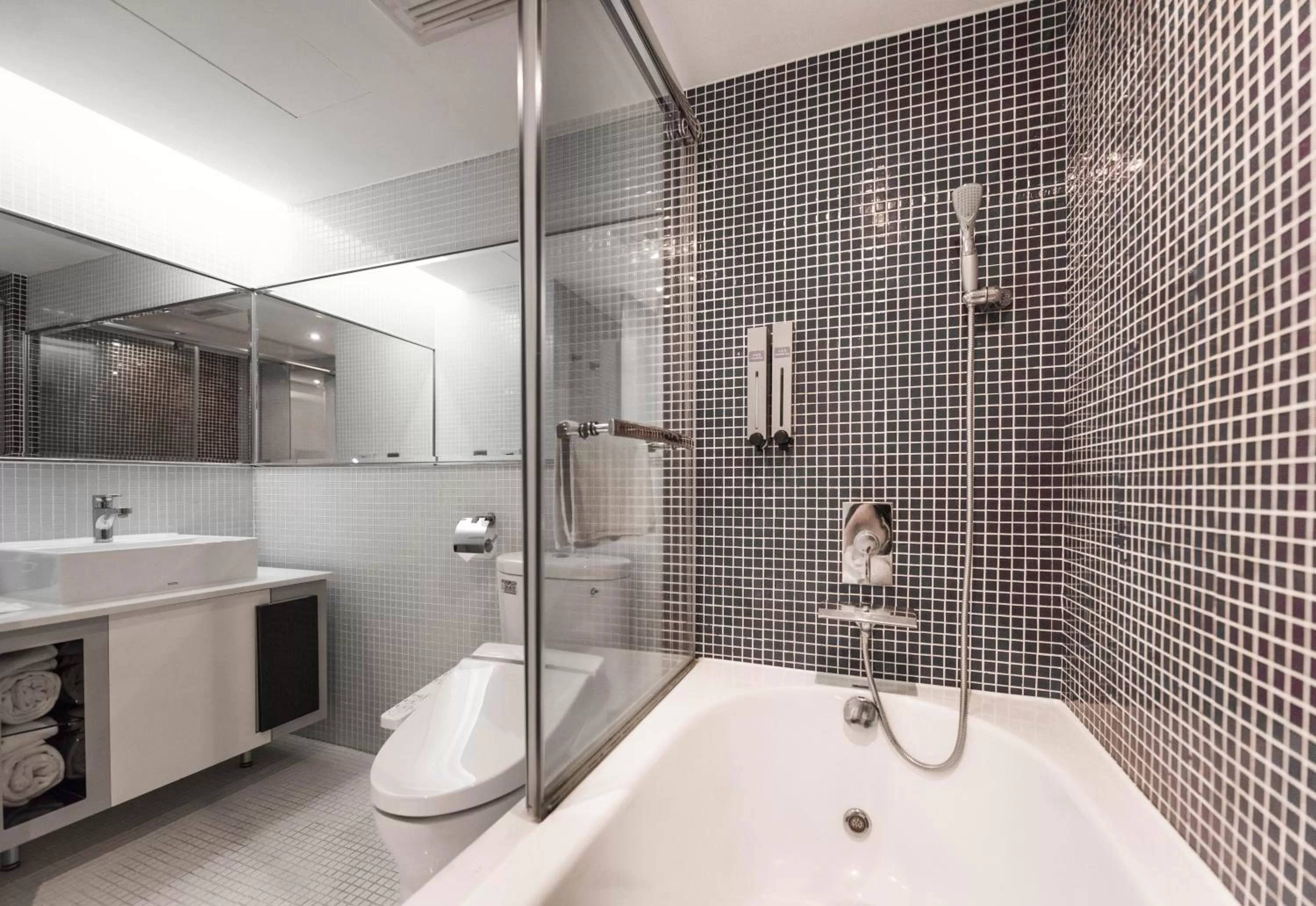 Shower in Saual Keh Hotel