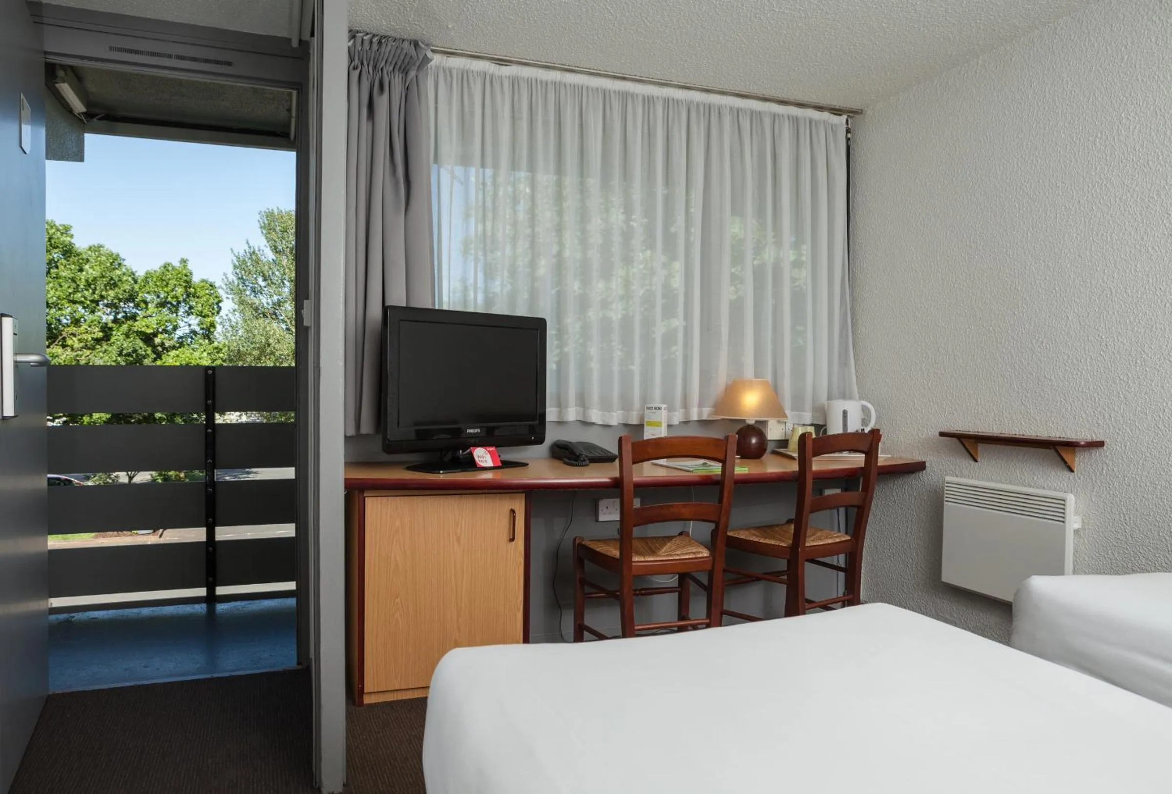 Seating area, Bed in Campanile Hotel - Basildon - East of London