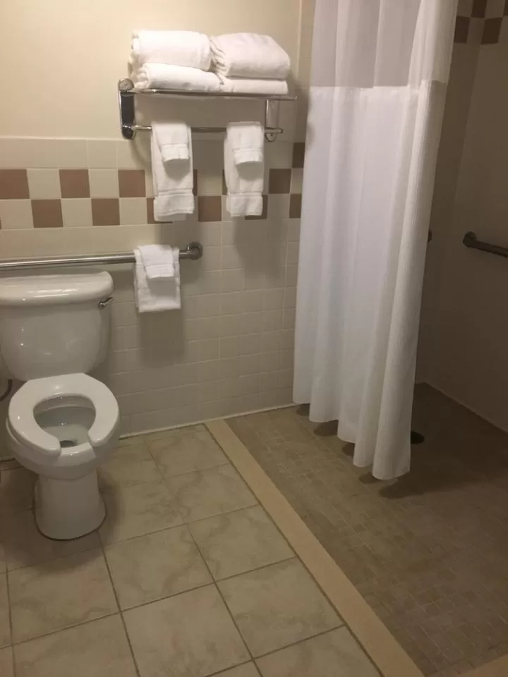 AmericInn by Wyndham Monmouth