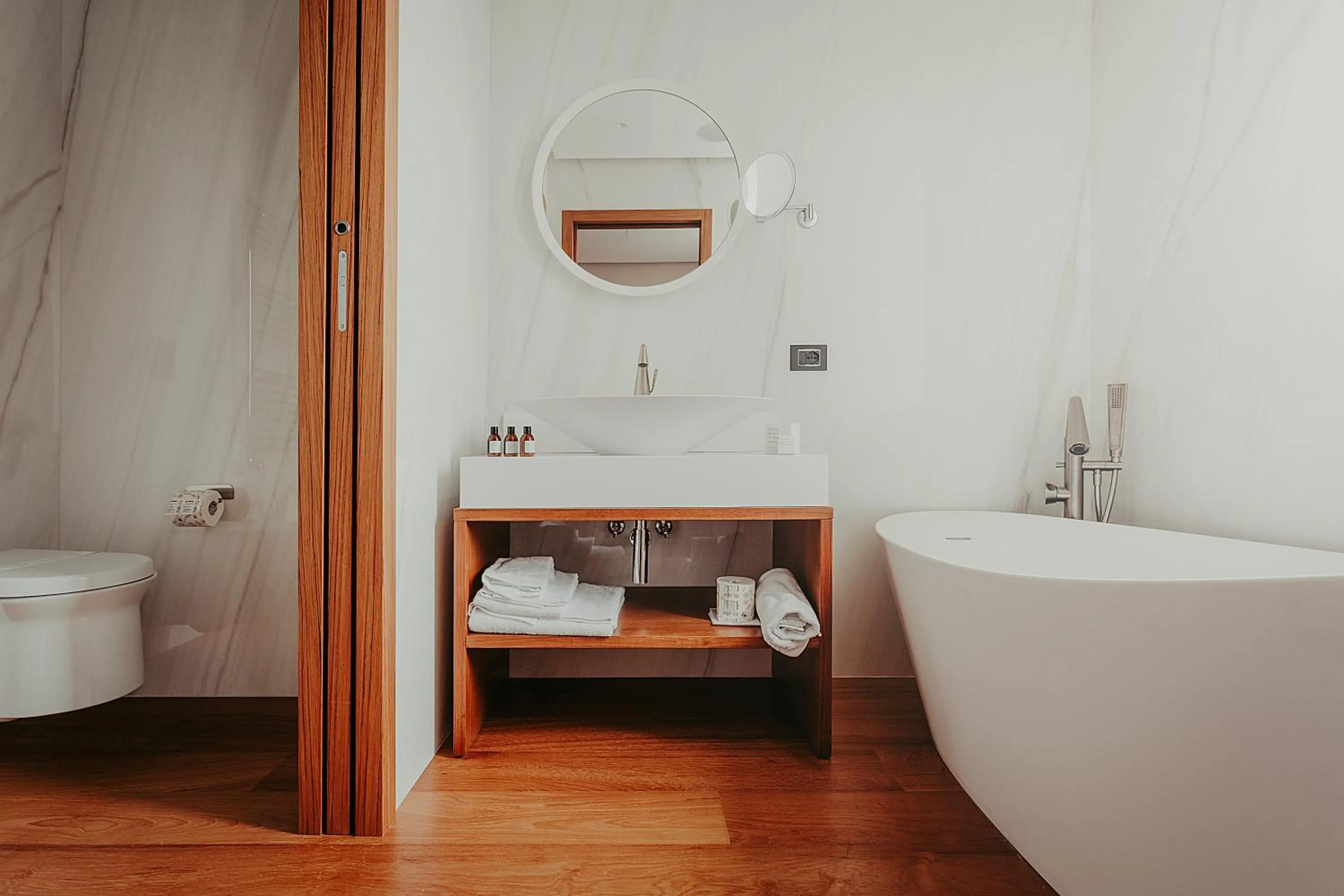 Bathroom in Bacã Suites, Restaurant & Bar