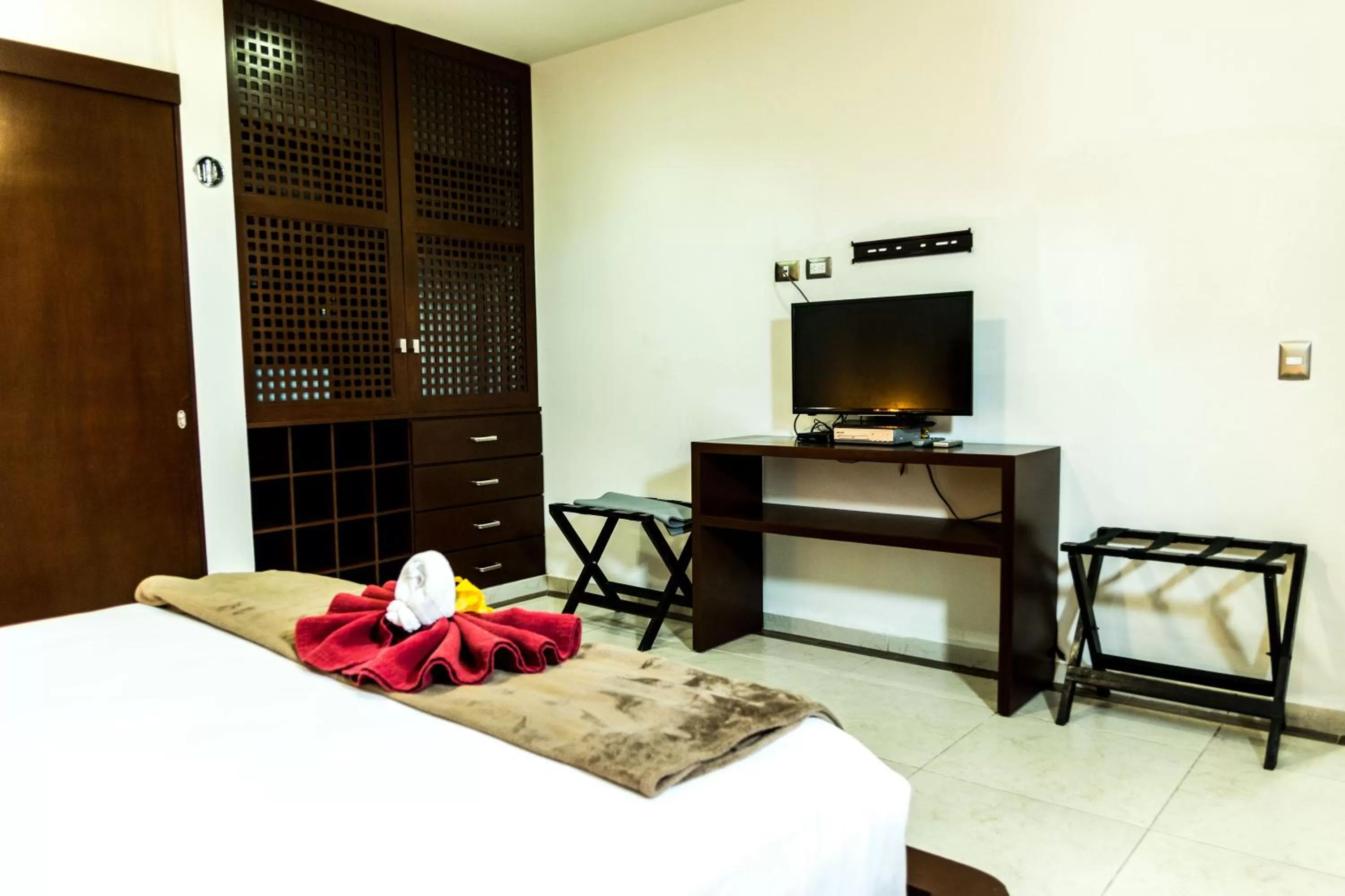 Bed, TV/Entertainment Center in Casa Ticul Hotel Boutique - 5Th Ave by BFH