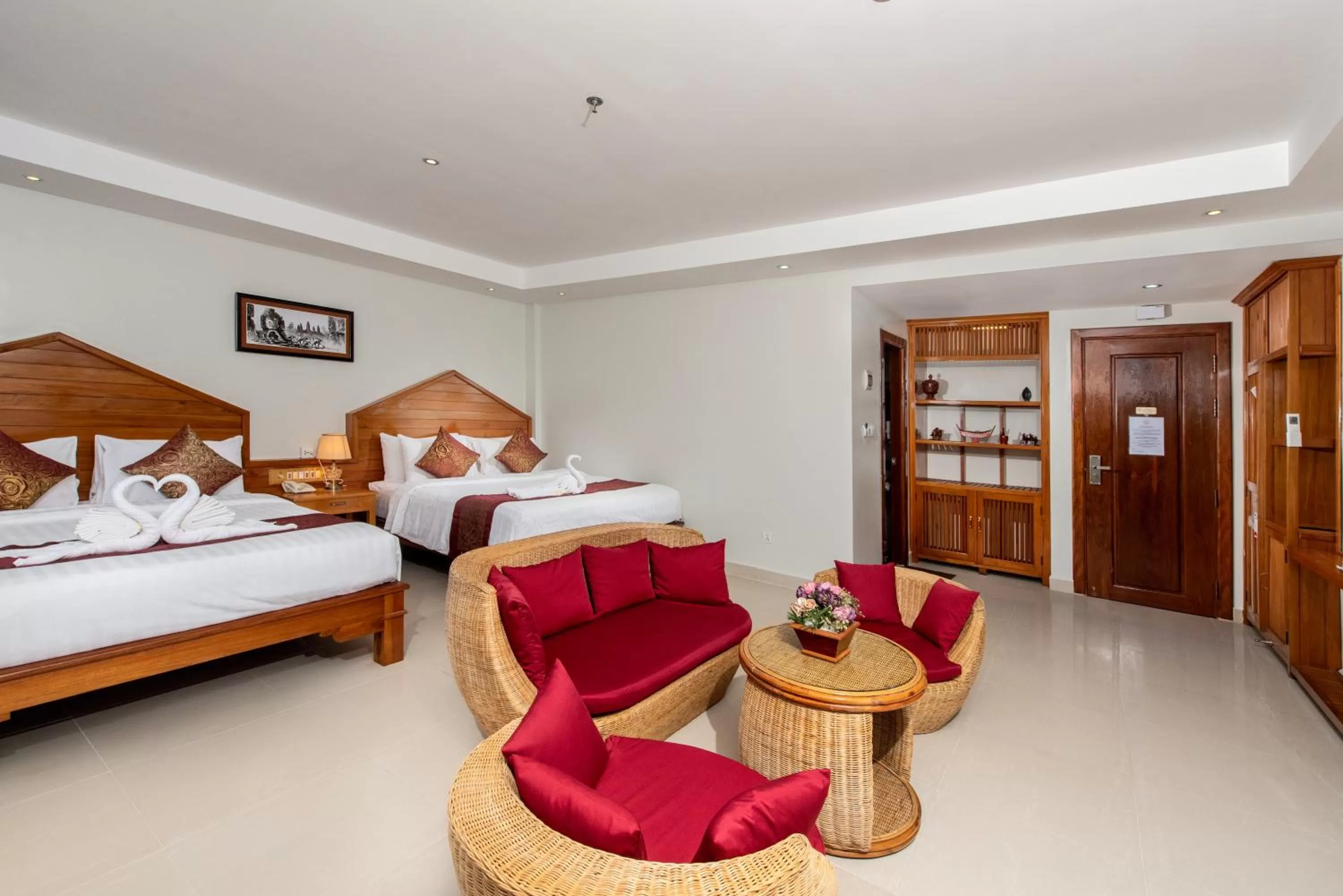 Living room, Bed in Aristocrat Residence & Hotel