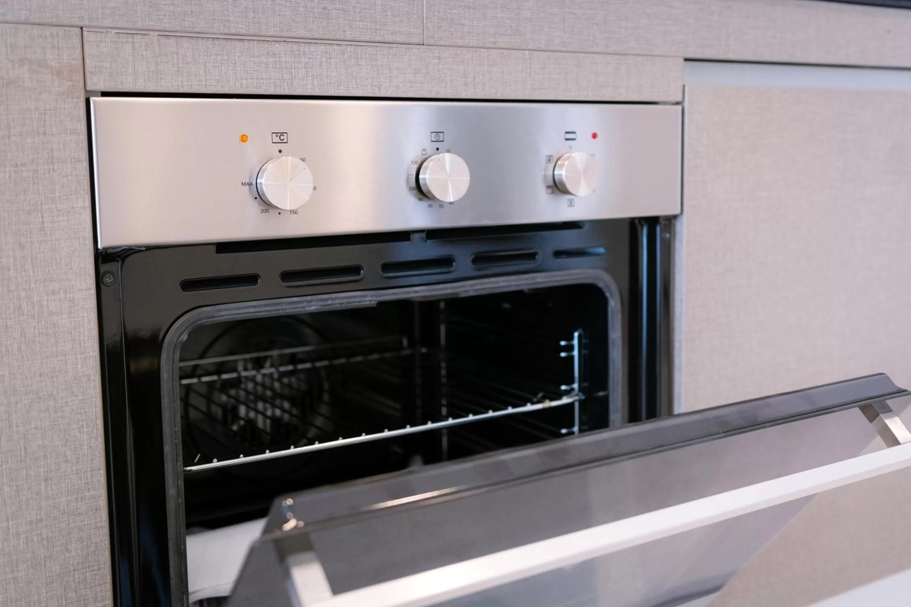 Kitchen or kitchenette in Sun Apartment