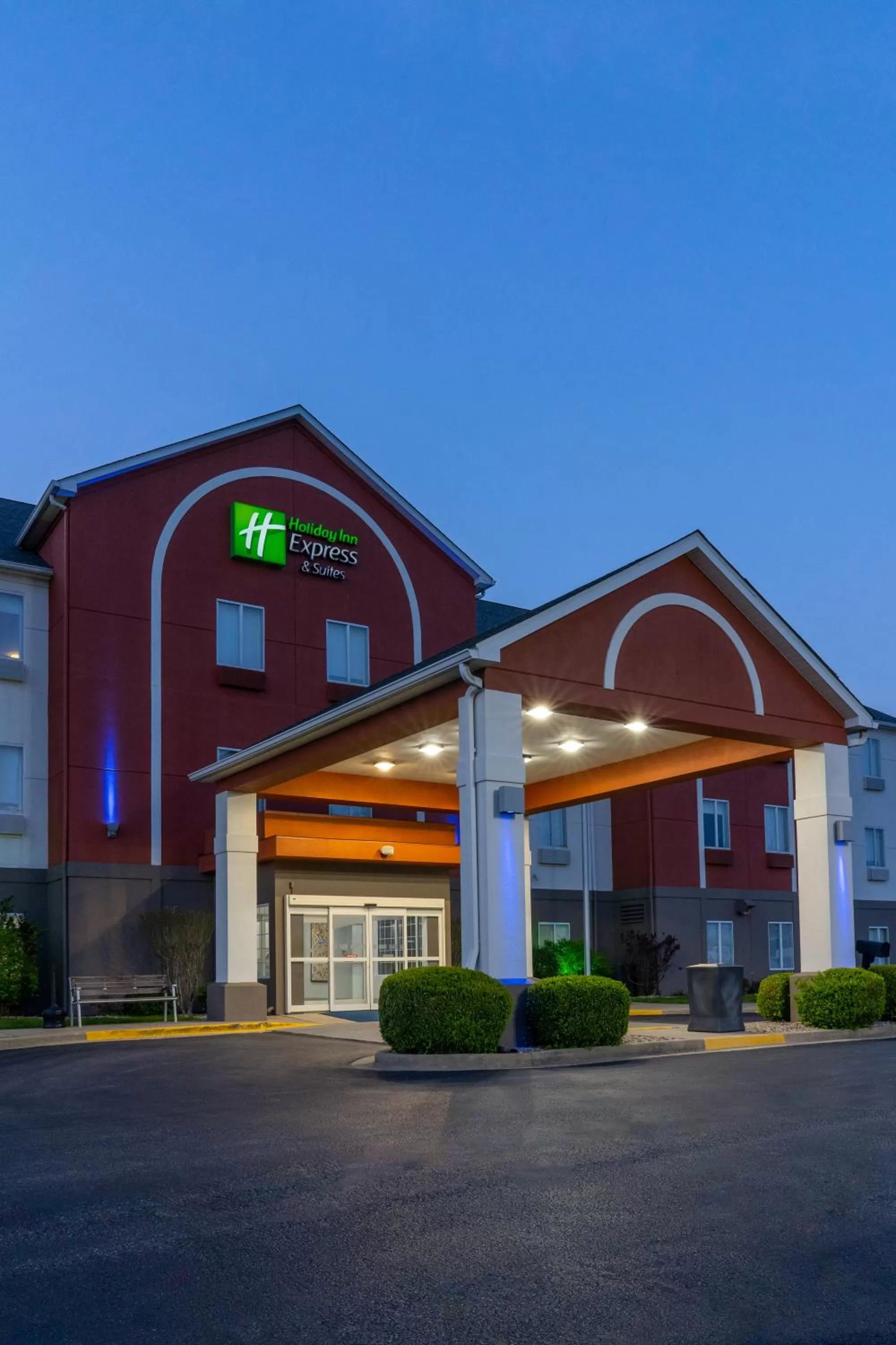 Holiday Inn Express Hotel & Suites Bedford by IHG