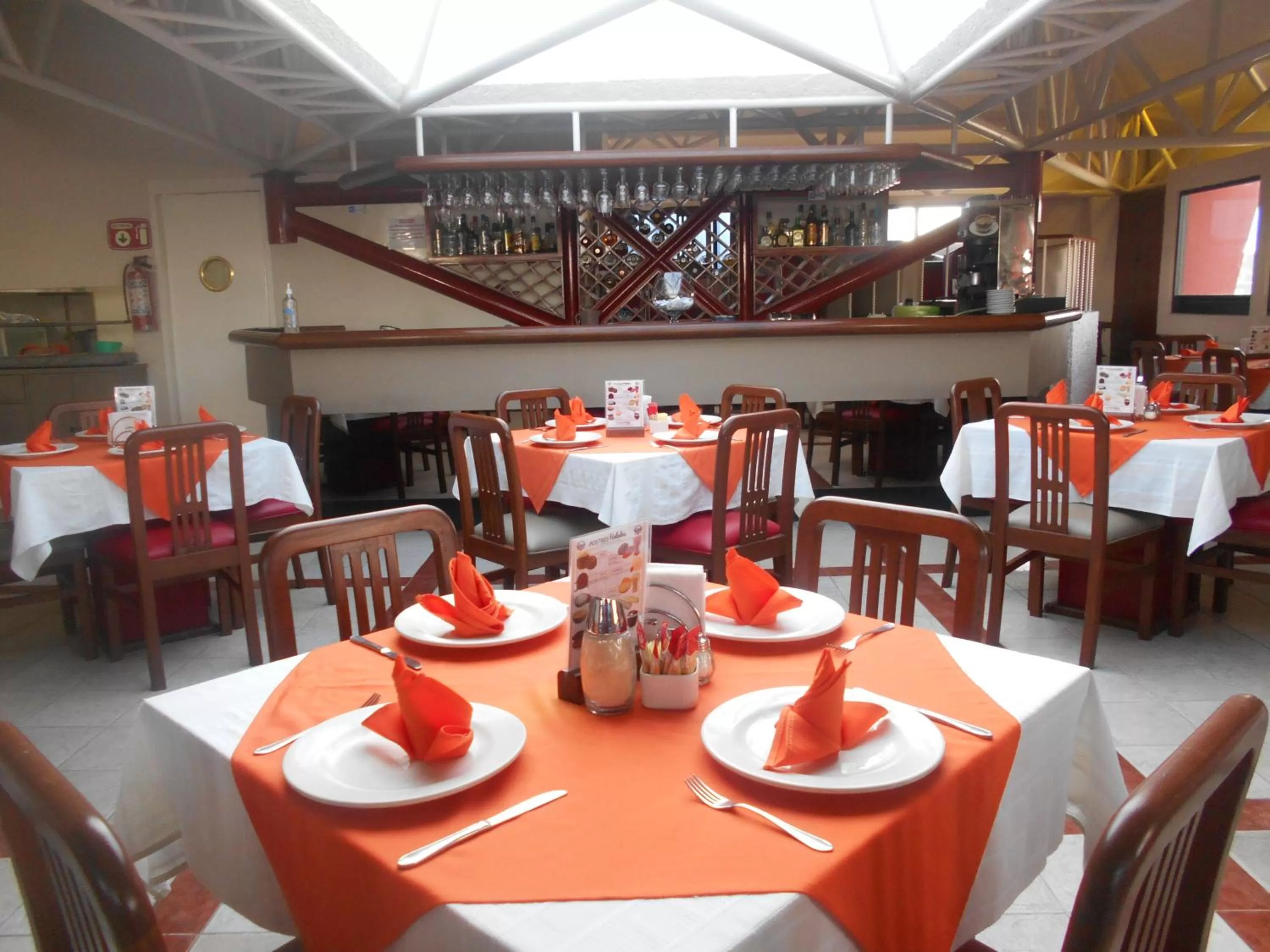 Restaurant/places to eat in Hotel Puente Real