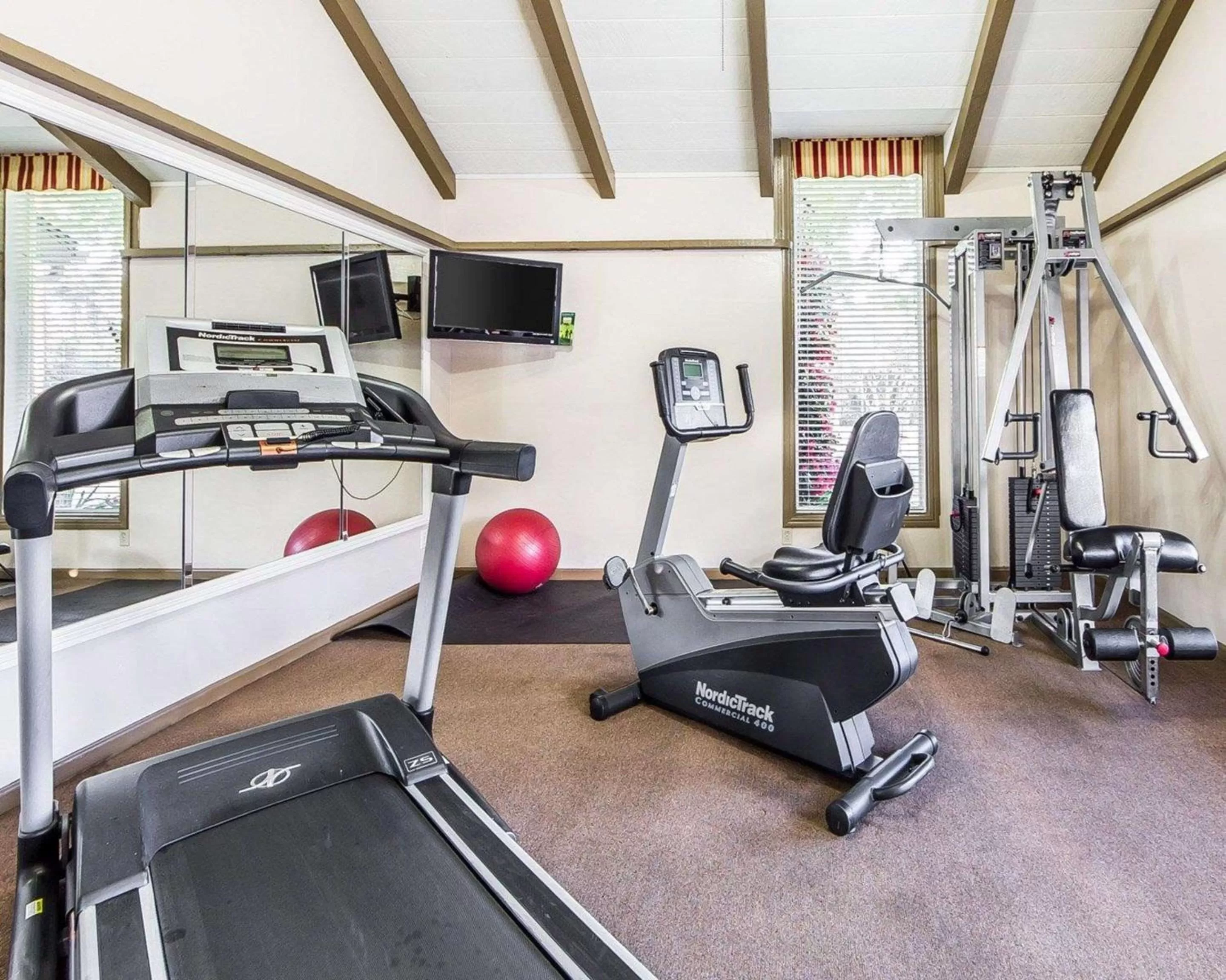 Fitness centre/facilities in The Inn at 1252 Monterey