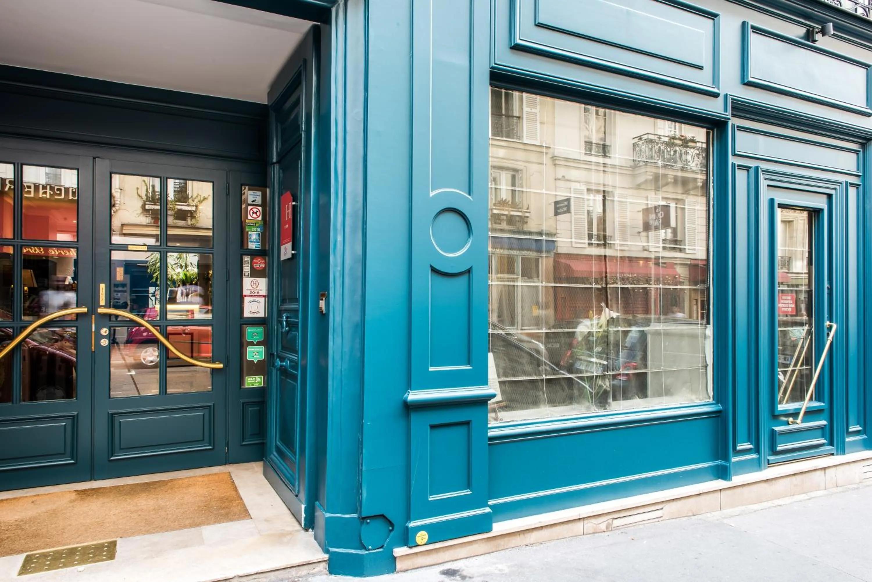Facade/entrance in Hôtel Jardin Le Bréa