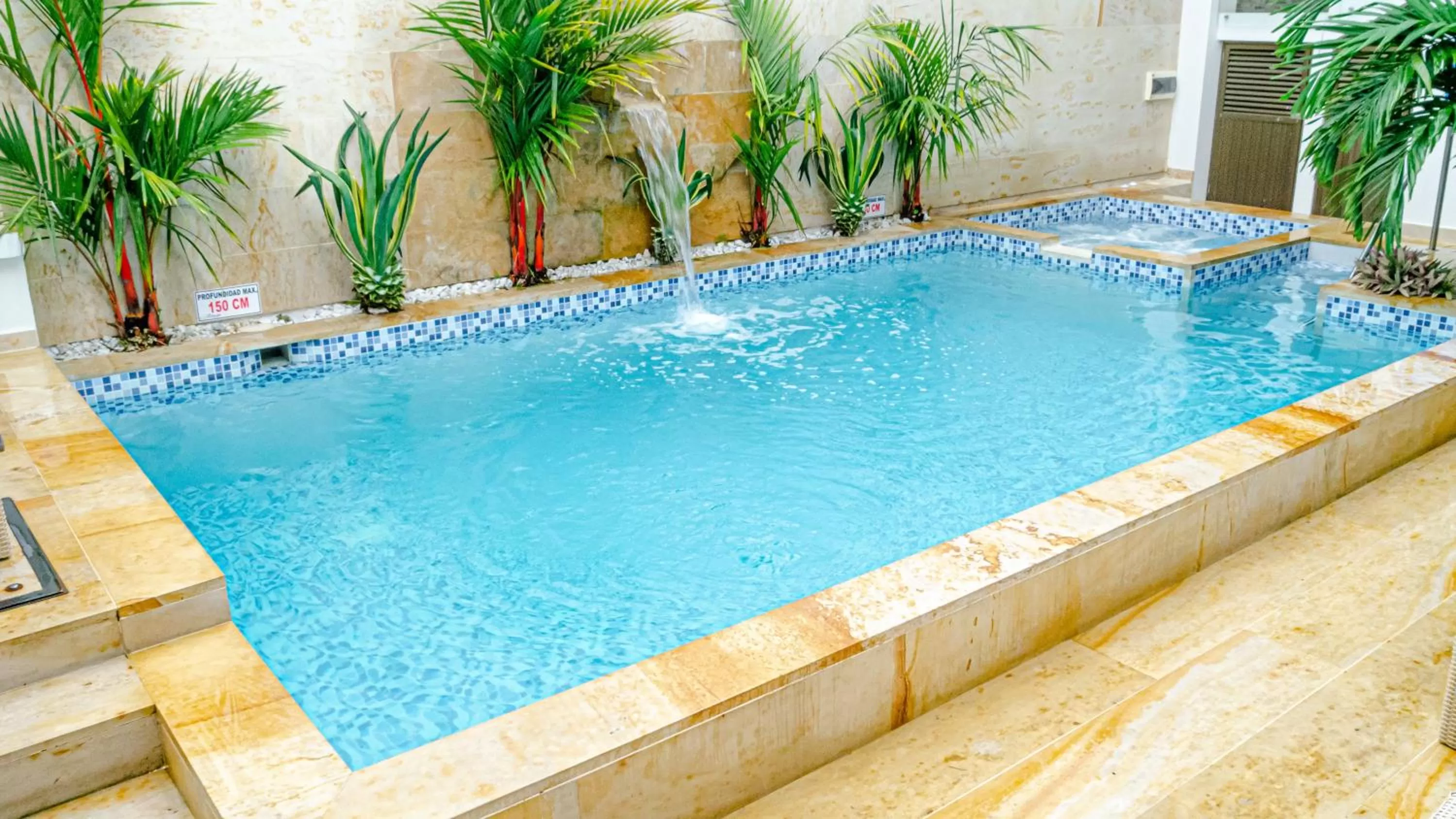 Swimming Pool in Hotel Le Falep