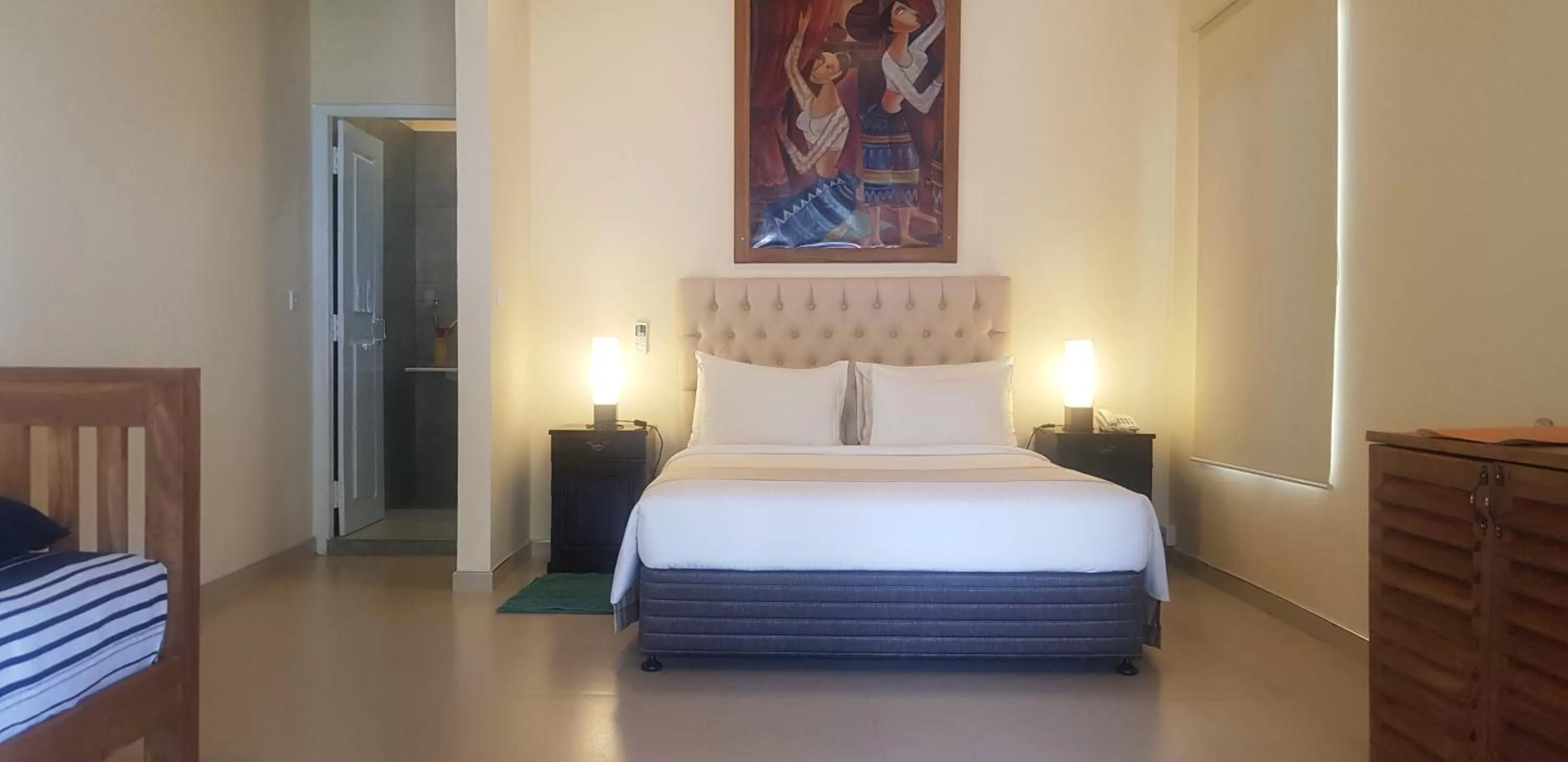 Bedroom, Bed in Ella Planters Bungalow