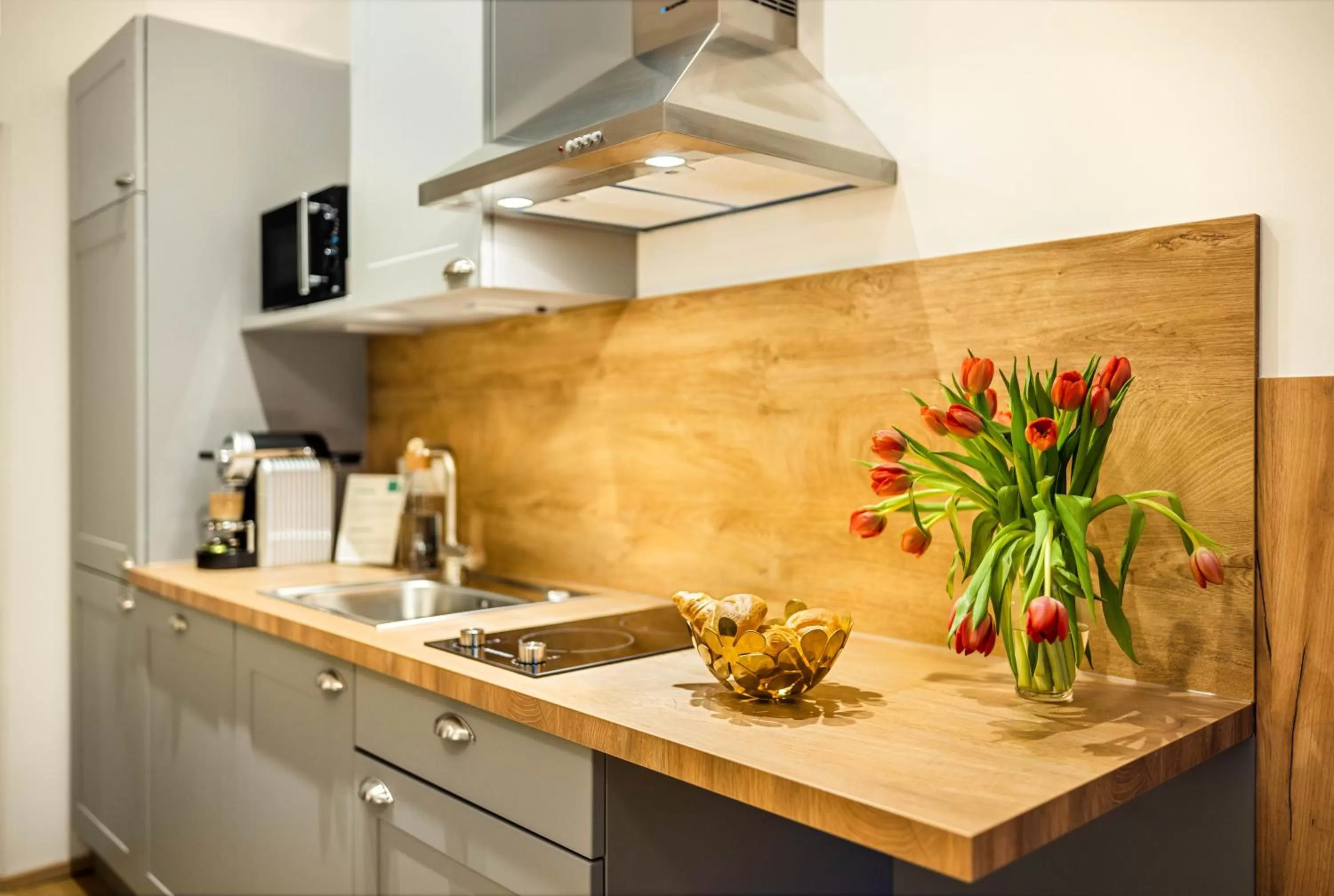 Coffee/tea facilities in Jimmy's Apartments Emerald