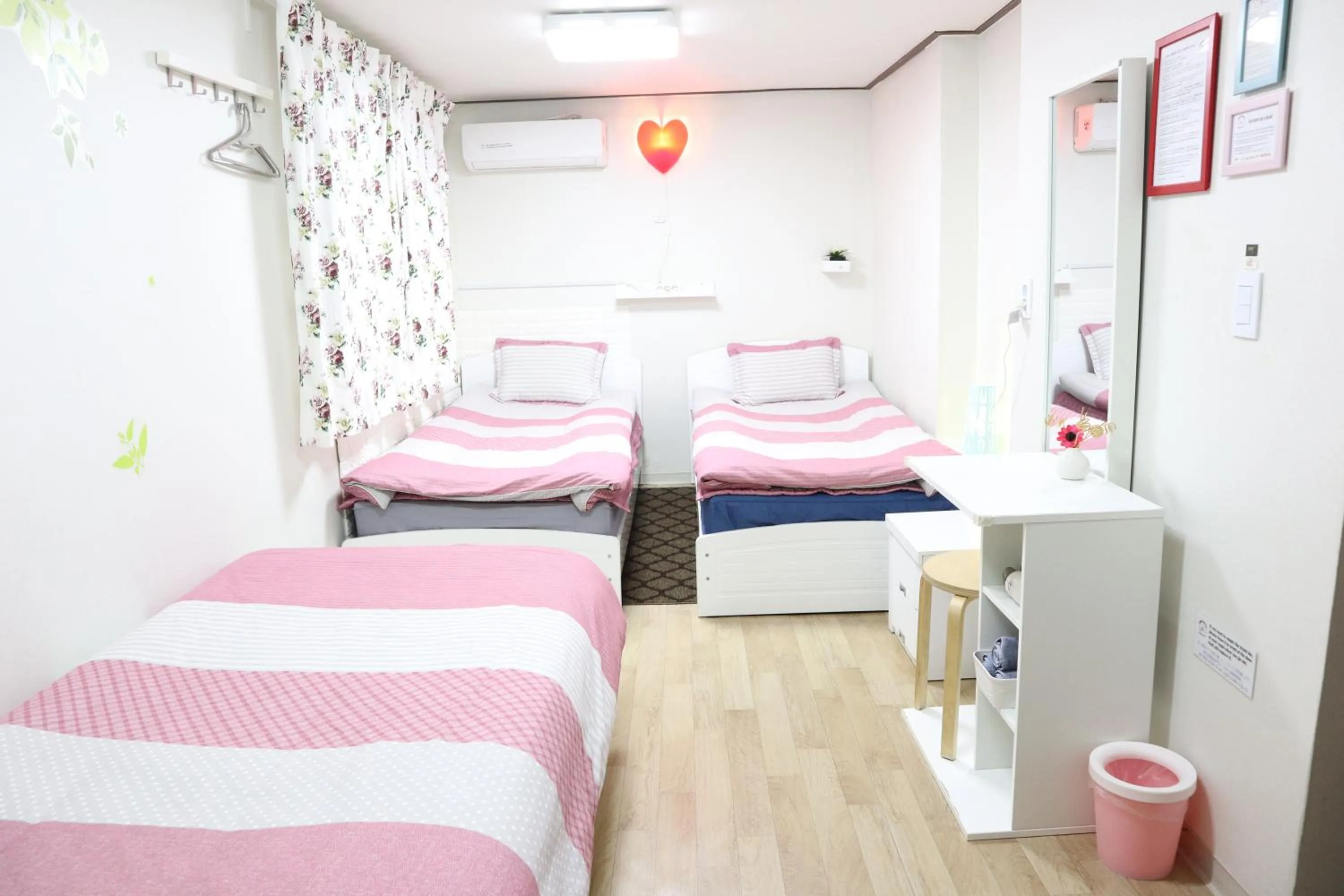 Photo of the whole room, Bed in Jeong House