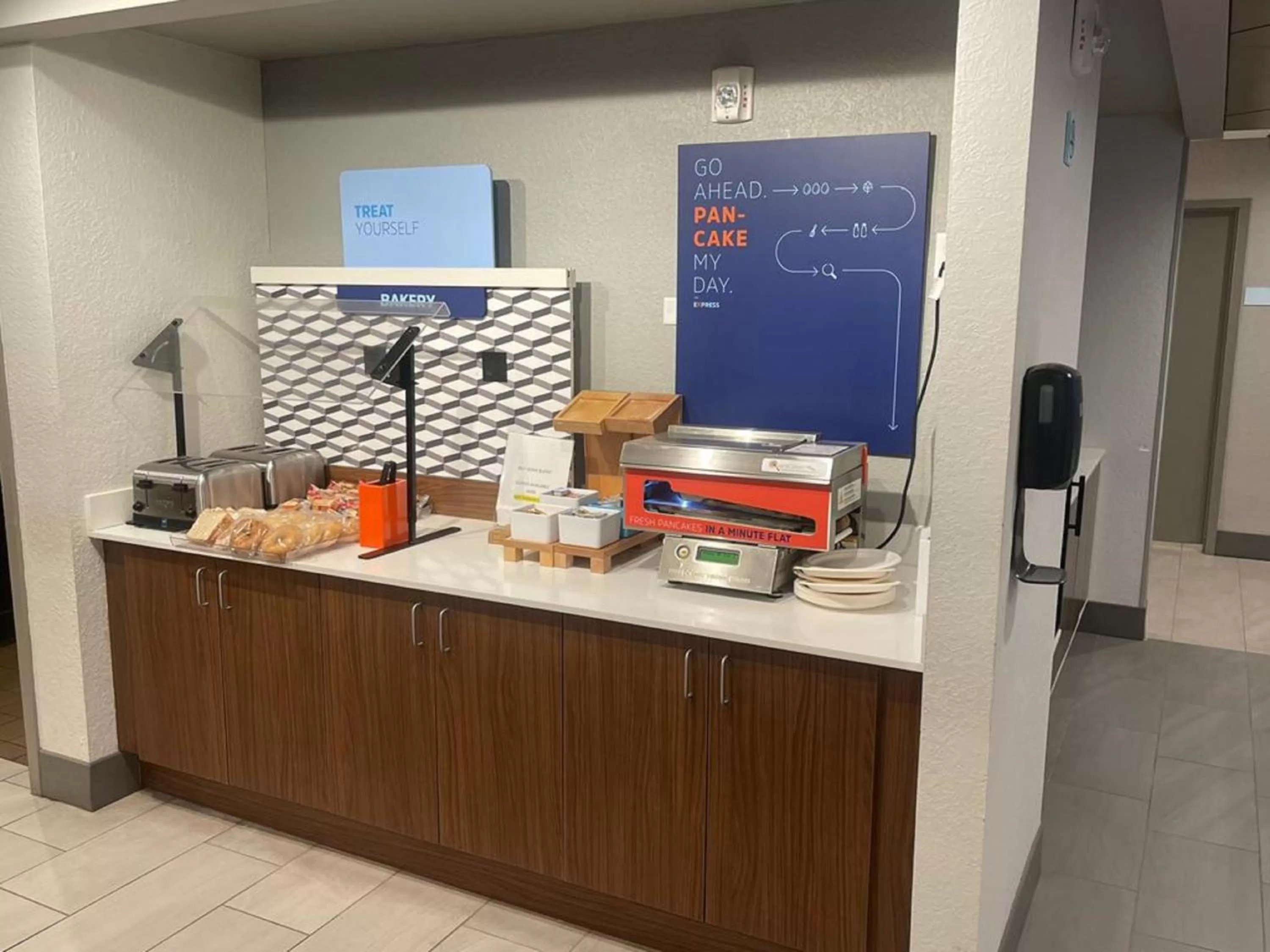 Breakfast in Holiday Inn Express Fort Lauderdale North - Executive Airport by IHG