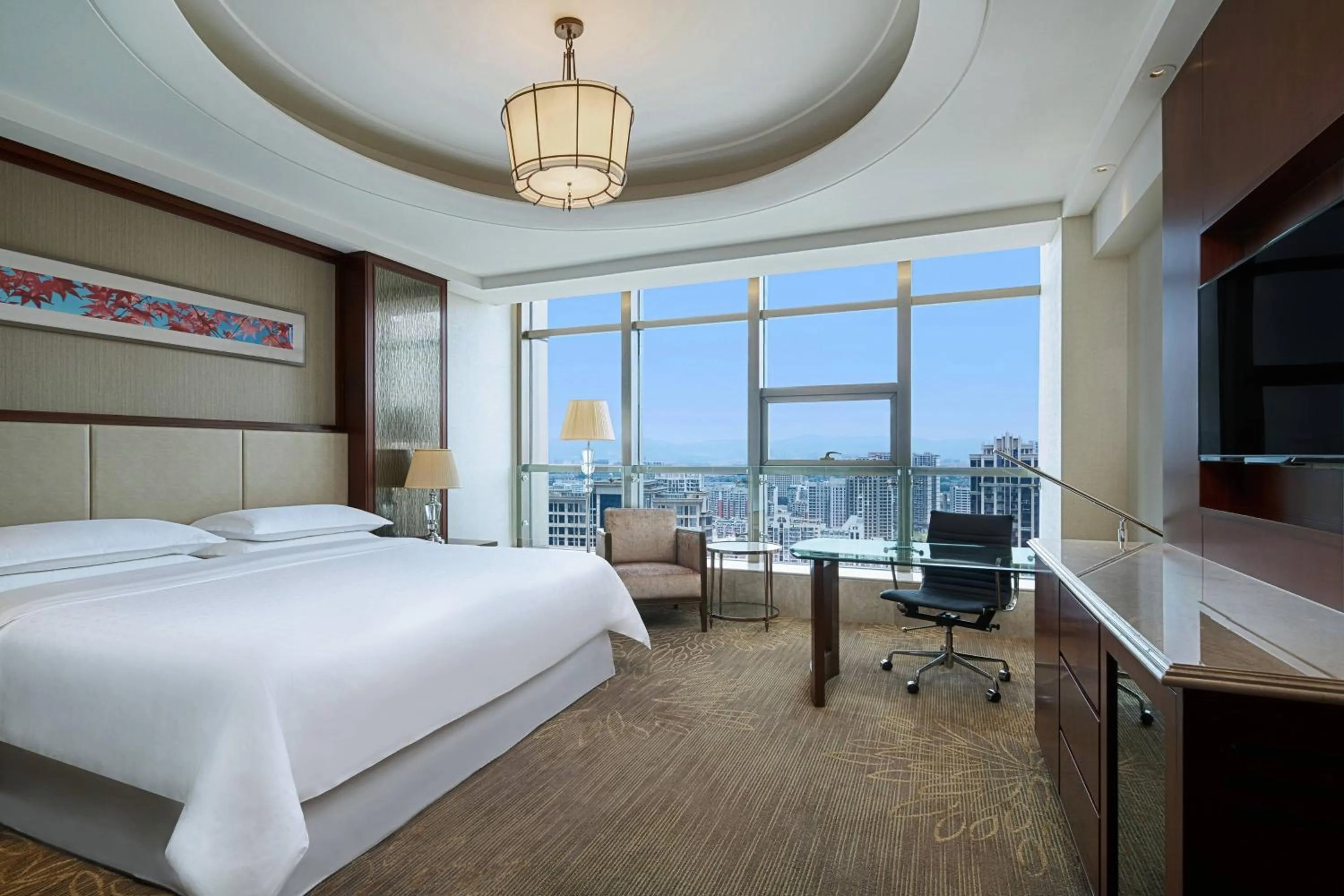 Photo of the whole room, Bed in Sheraton Nanchang Hotel