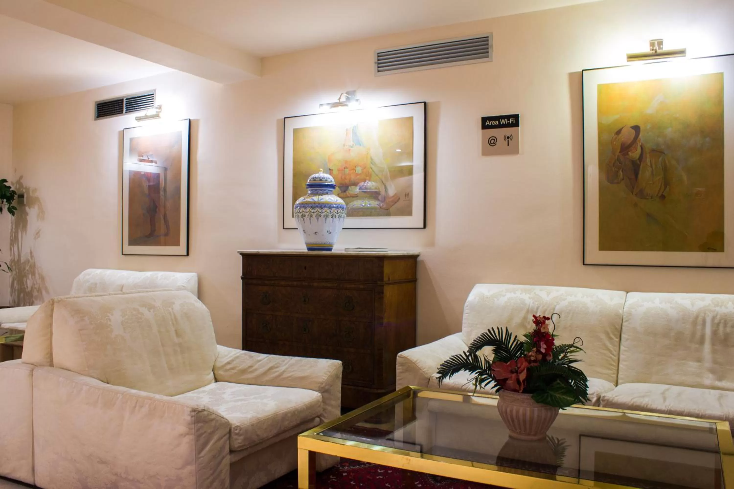 Lounge or bar in Atlantis by Atbcn